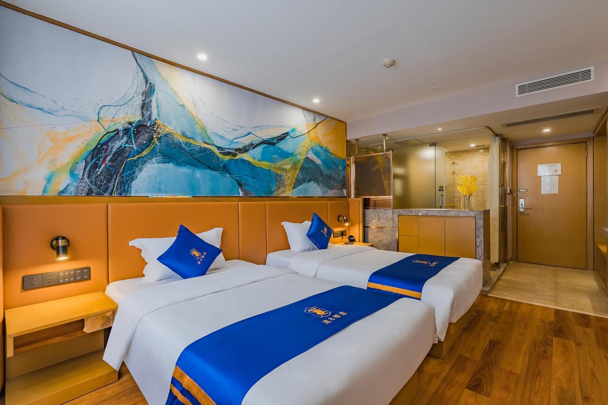 Super 8 Select Railway Station Xicun Subway Station Hotel 3*