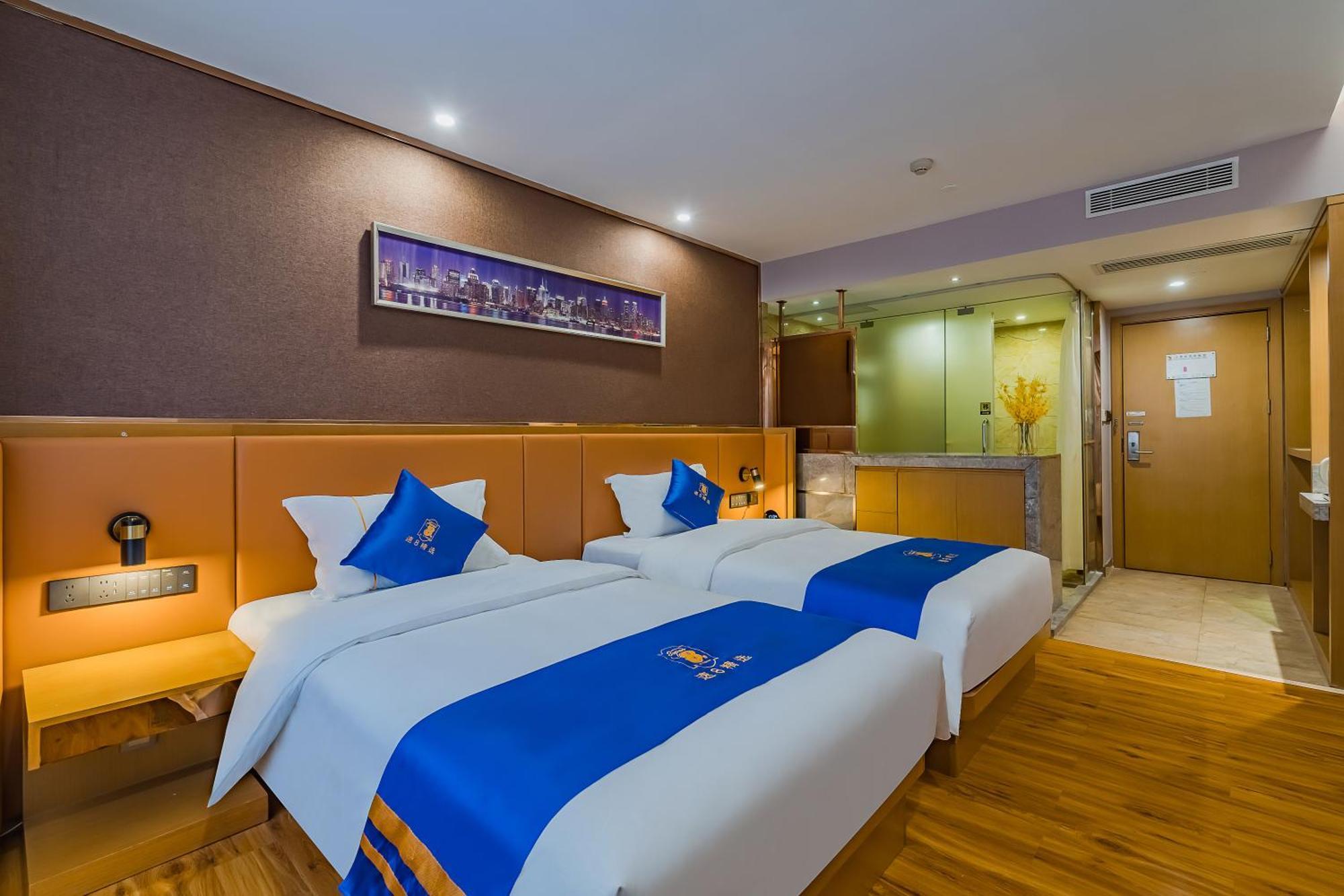 Super 8 Select Railway Station Xicun Subway Station Hotel 3*