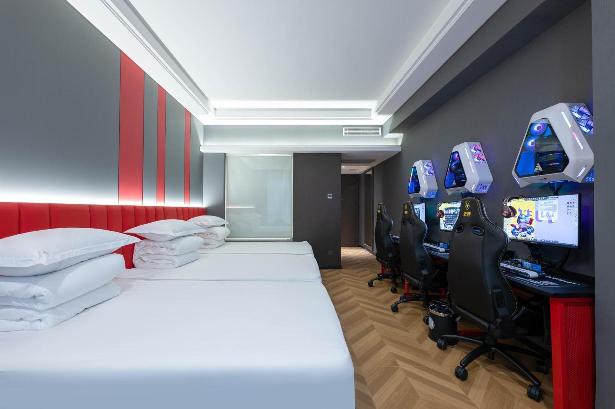 Yueta E-sports Hotel-10min To East Railway Station&entrance Exit J Of Line 3 3*