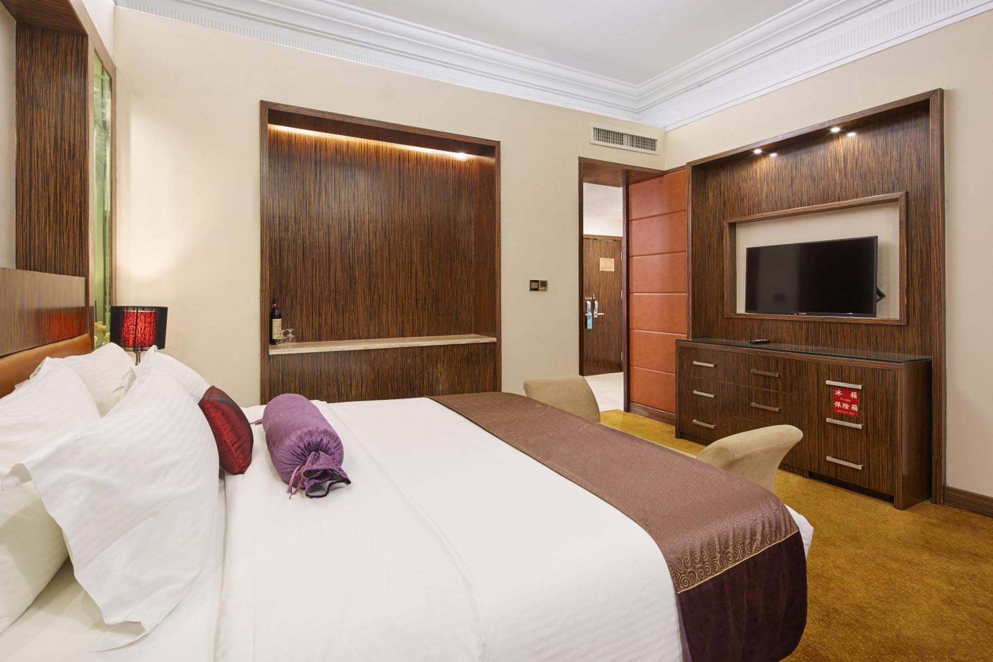 Nanyang King's Gate Hotel--free Shuttle Service To Fair
