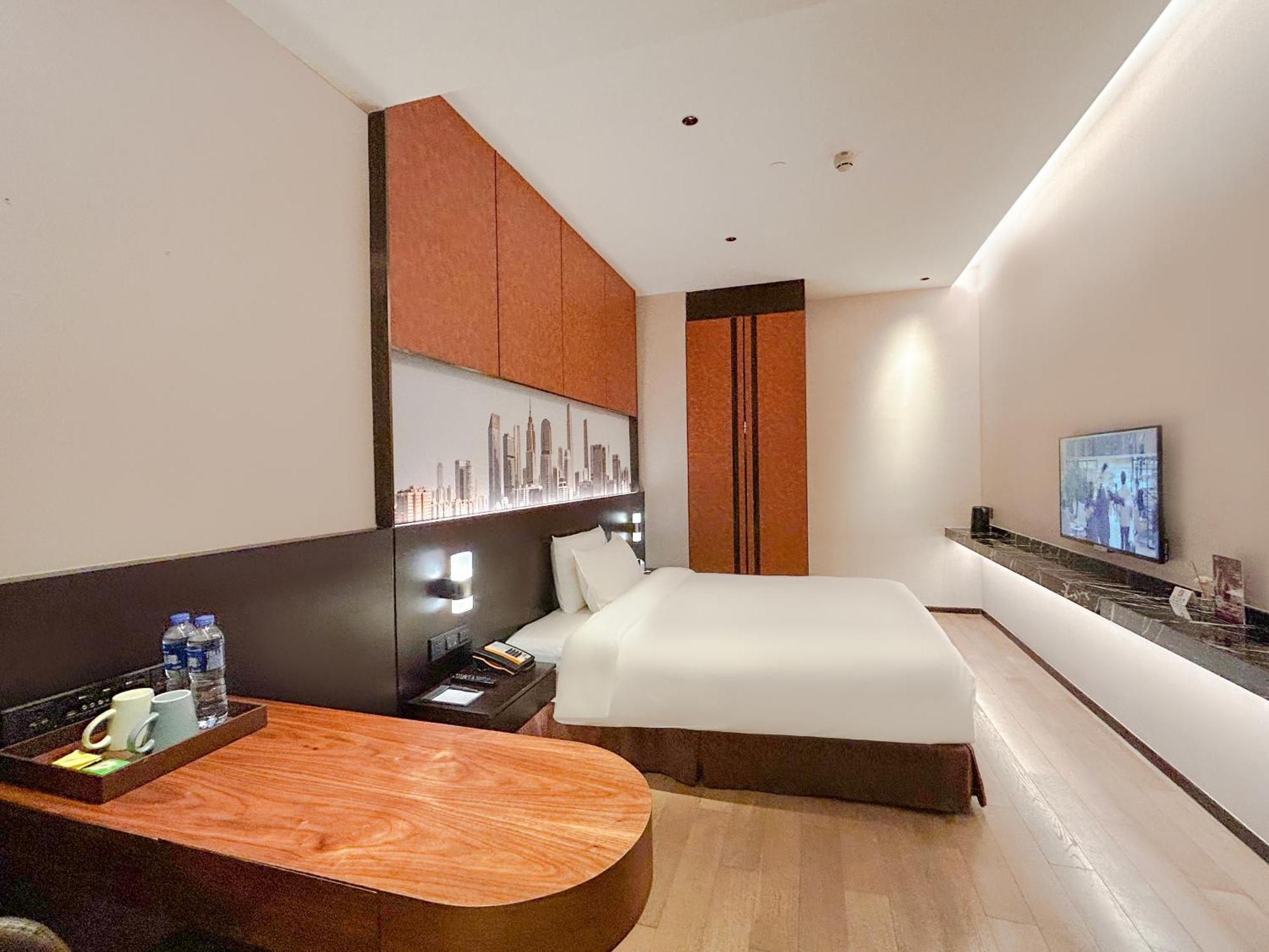 The Mulian Zhujiang New Town-canton Fair Free Shuttle Bus 4*