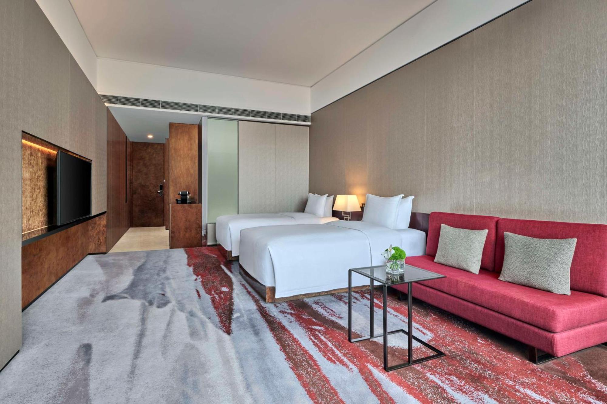 Hilton Tianhe: Fair Shuttle & Registration 5*
