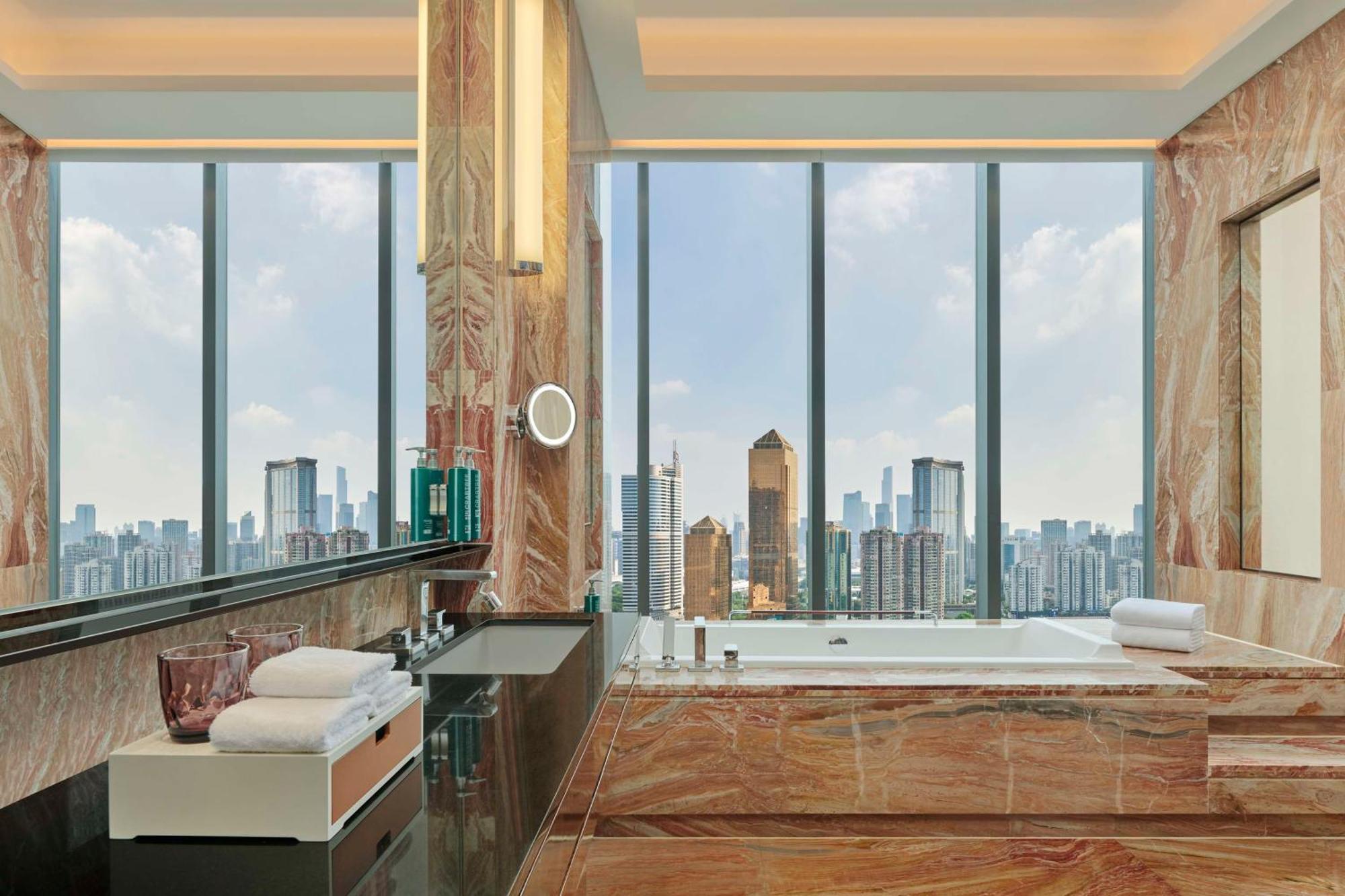 Hilton Tianhe: Fair Shuttle & Registration
