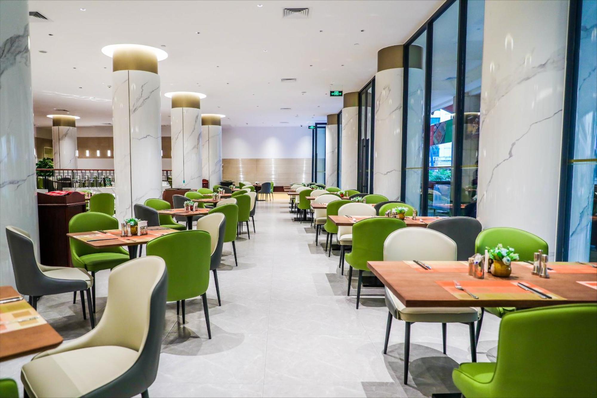 Hotel Dong Fang - Free Shuttle Bus To Fair Complex & Overseas Buyer Registration Services 5*