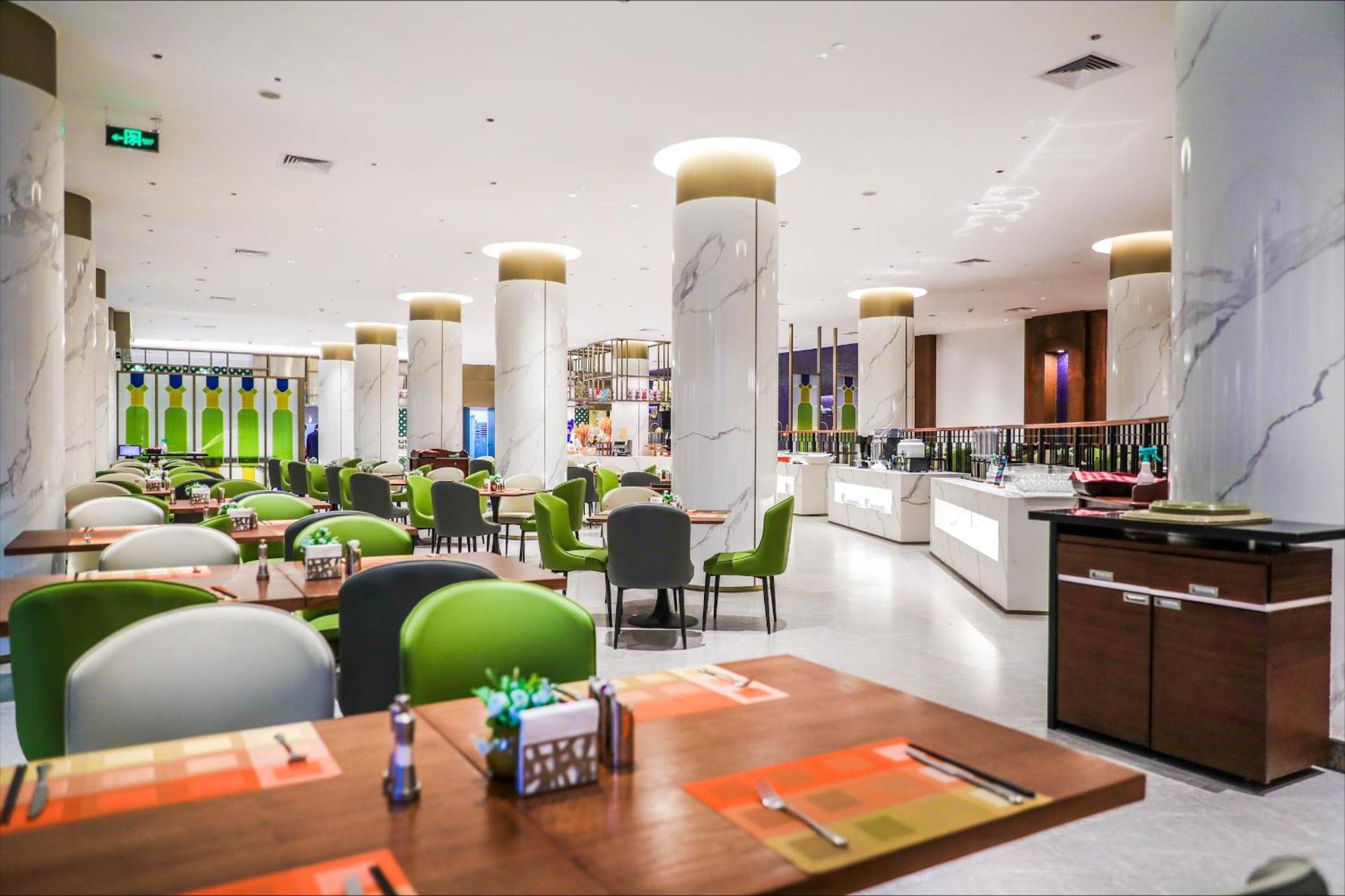 Hotel Dong Fang - Free Shuttle Bus To Fair Complex & Overseas Buyer Registration Services Guangzhou
