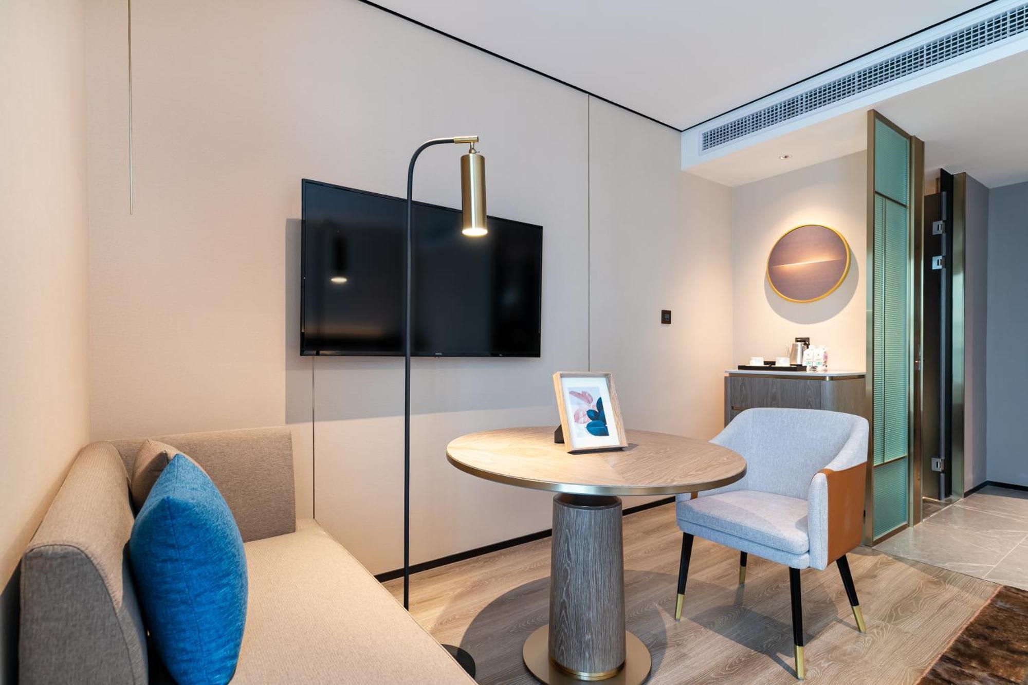 Hotel Jun Ming Happy World Yishang Hotel, 4*