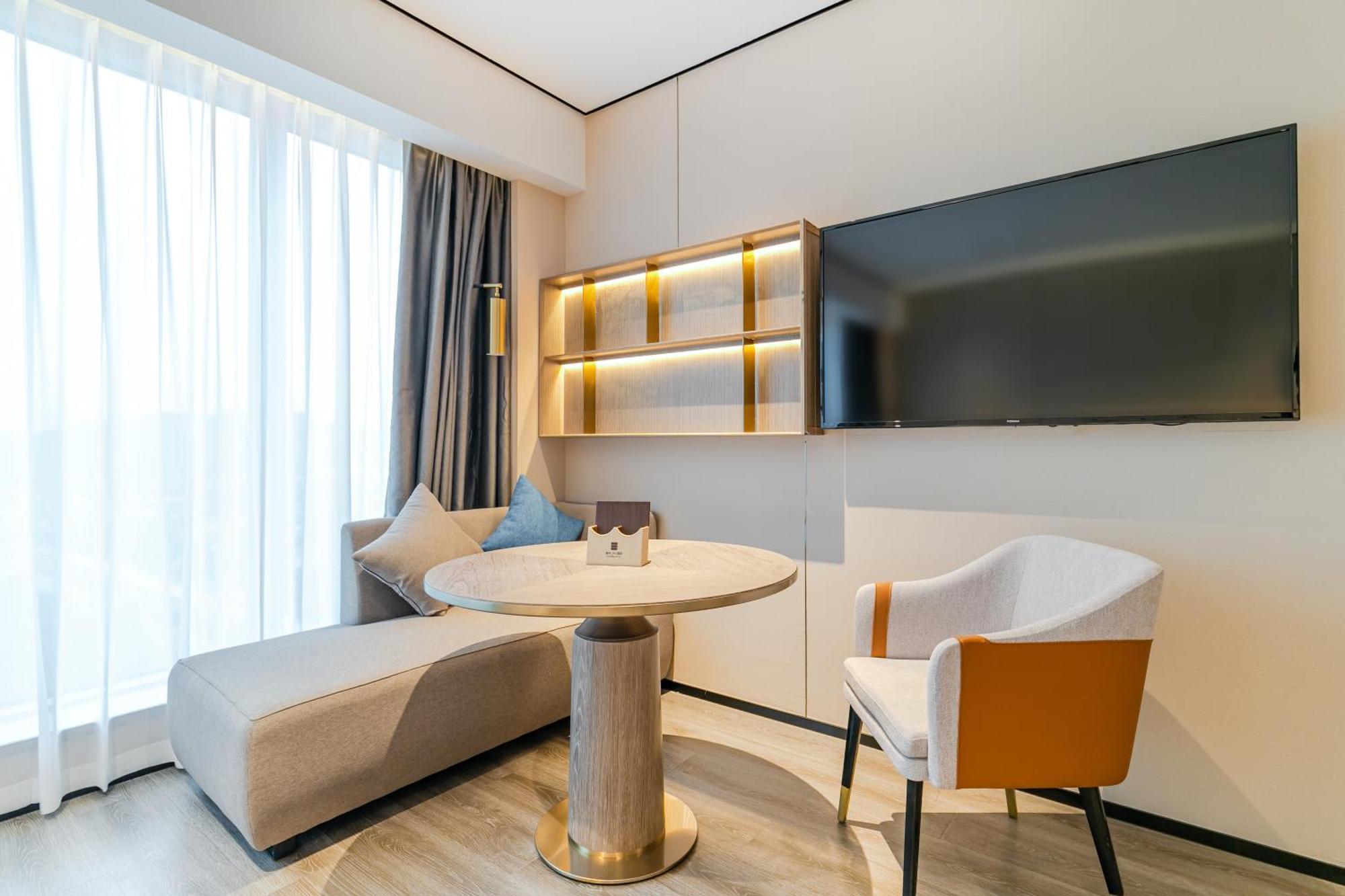 Hotel Jun Ming Happy World Yishang Hotel, 4*