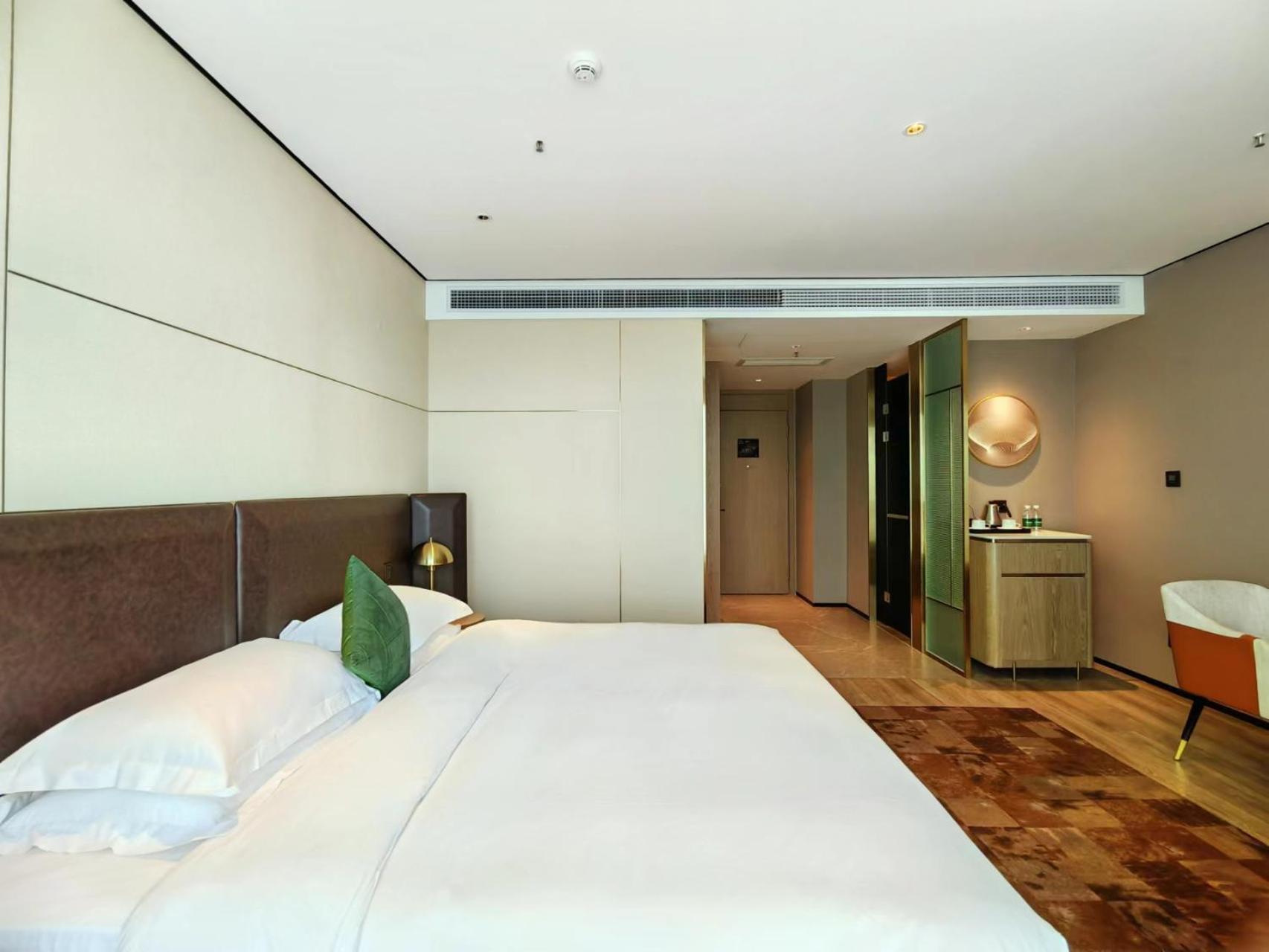 Hotel Jun Ming Happy World Yishang Hotel,