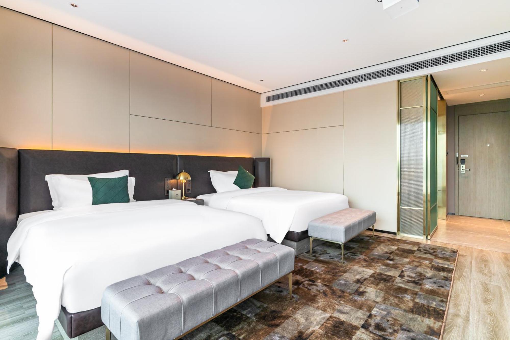 Hotel Jun Ming Happy World Yishang Hotel, 4*