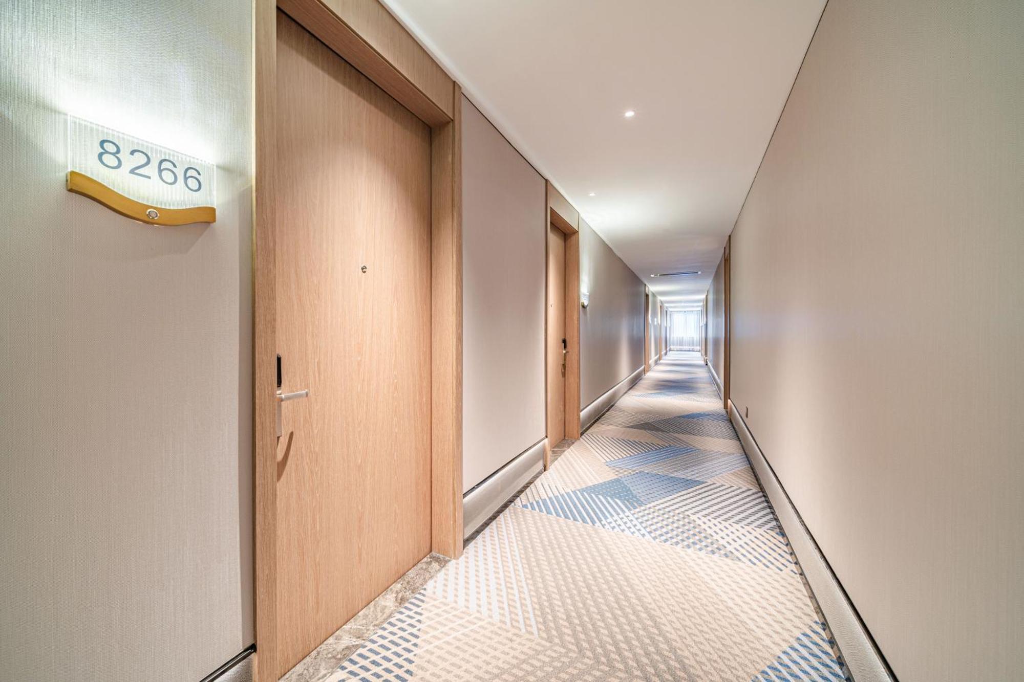 Hotel Echarm Baiyun Station Julong Metro Station 3*