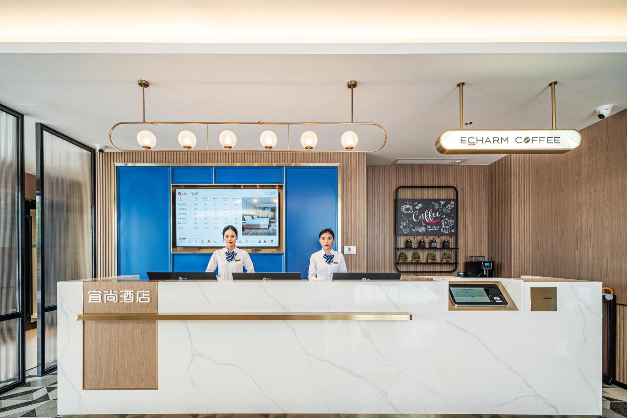 Echarm Baiyun Station Julong Metro Station Hotel