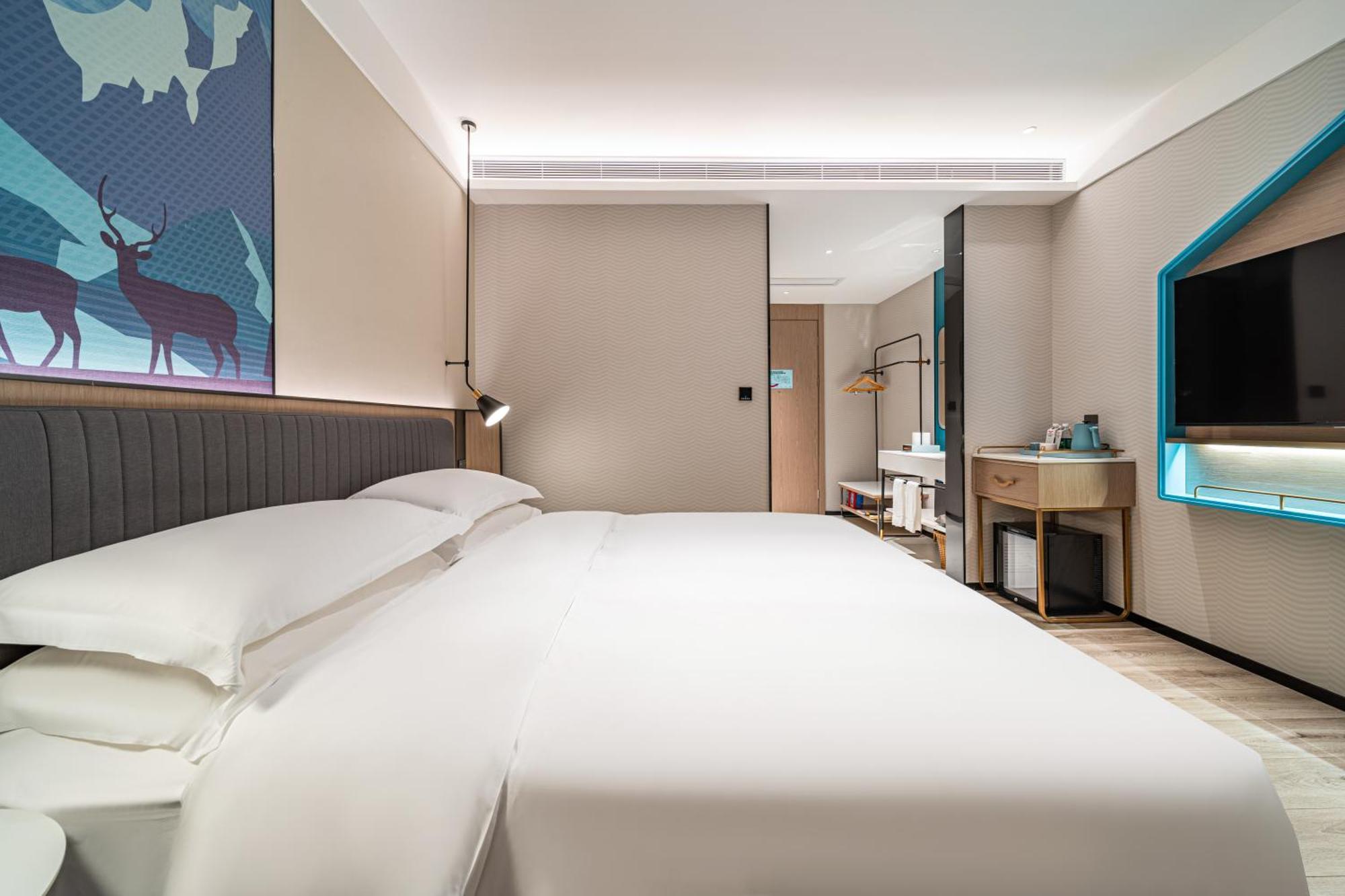 Hotel Echarm Baiyun Station Julong Metro Station 3*