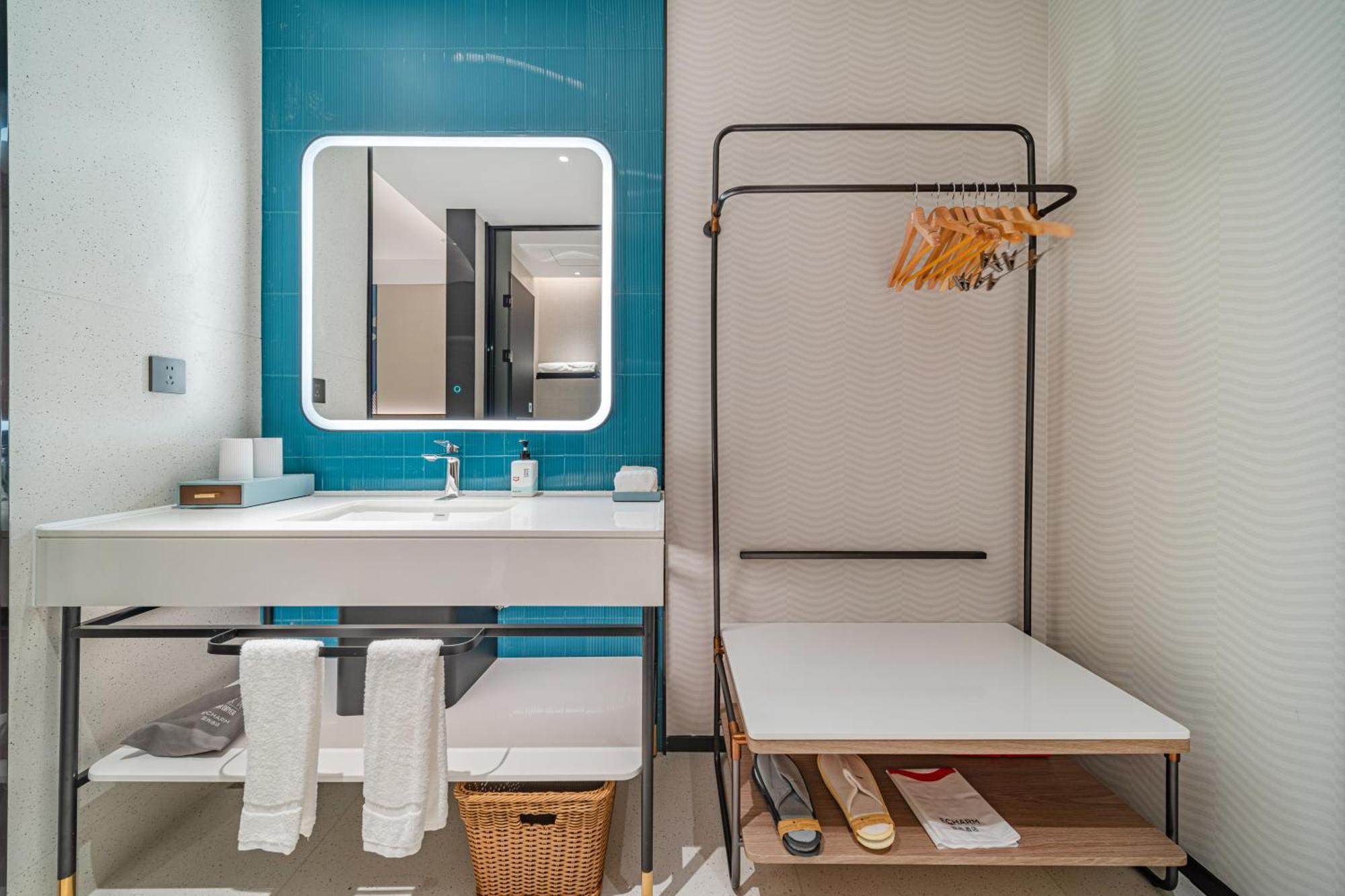 Echarm Baiyun Station Julong Metro Station Hotel Guangzhou