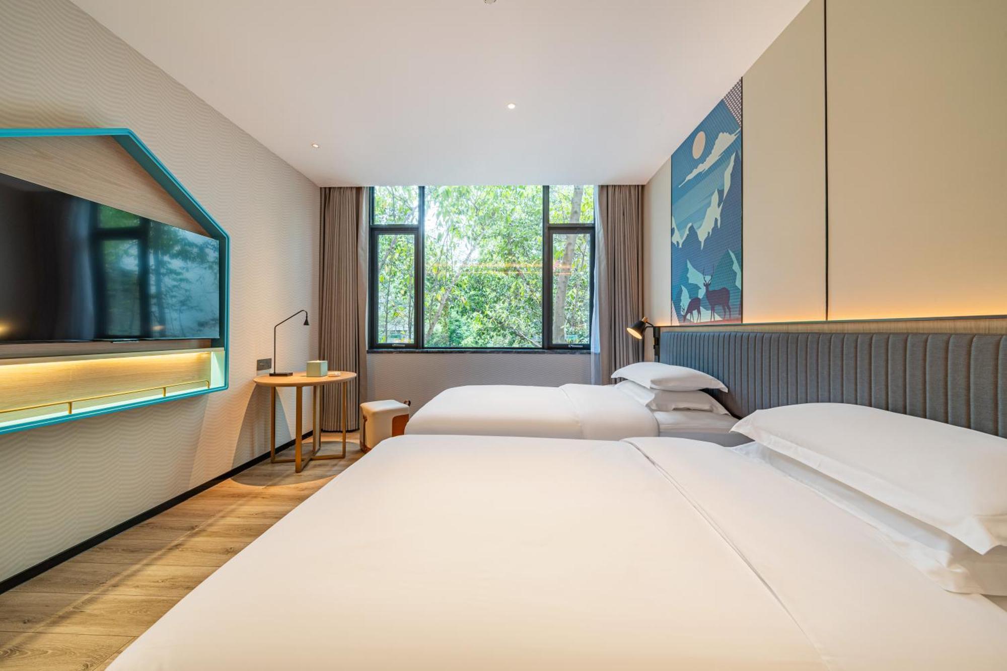 Hotel Echarm Baiyun Station Julong Metro Station 3*