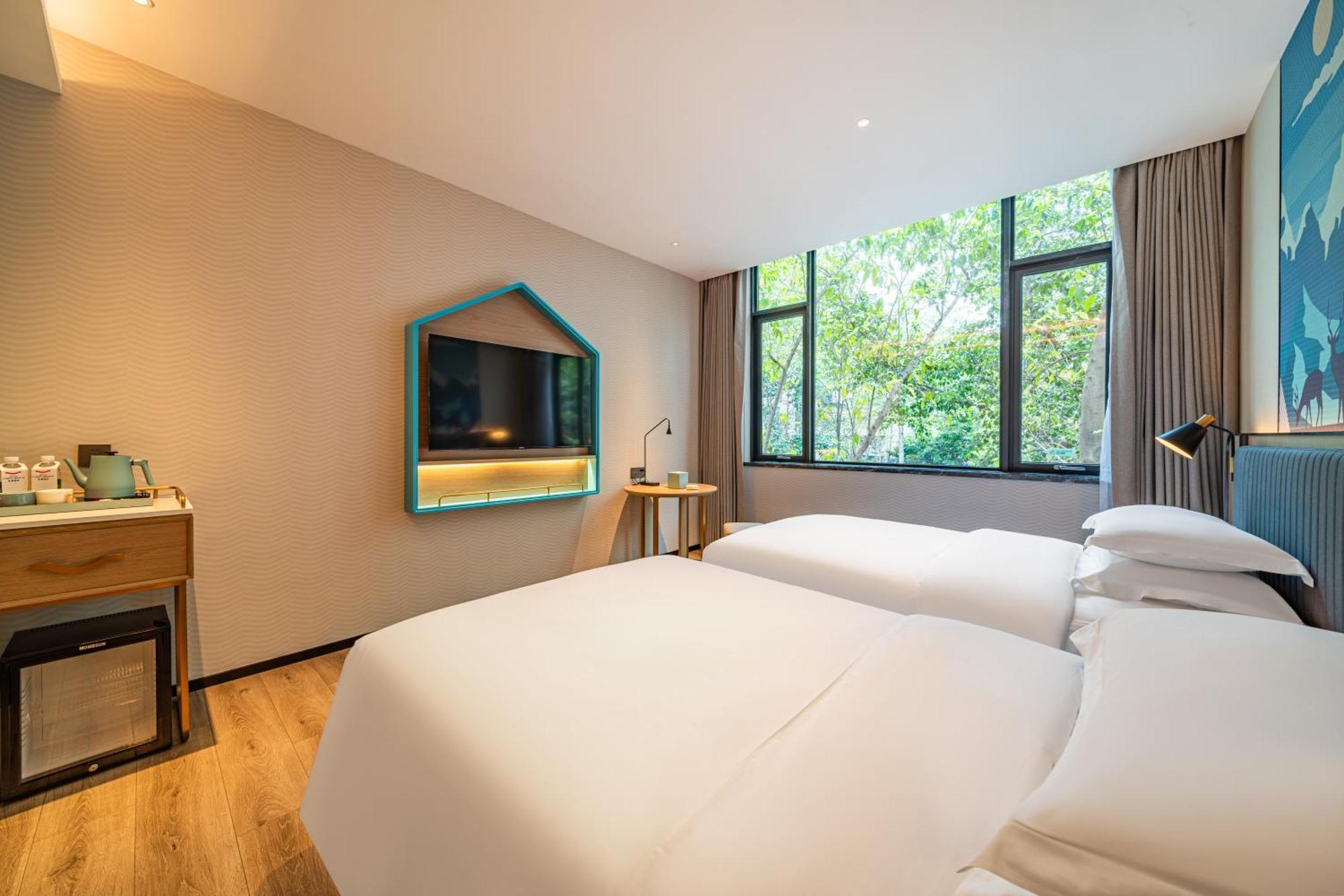 Echarm Baiyun Station Julong Metro Station Hotel Guangzhou