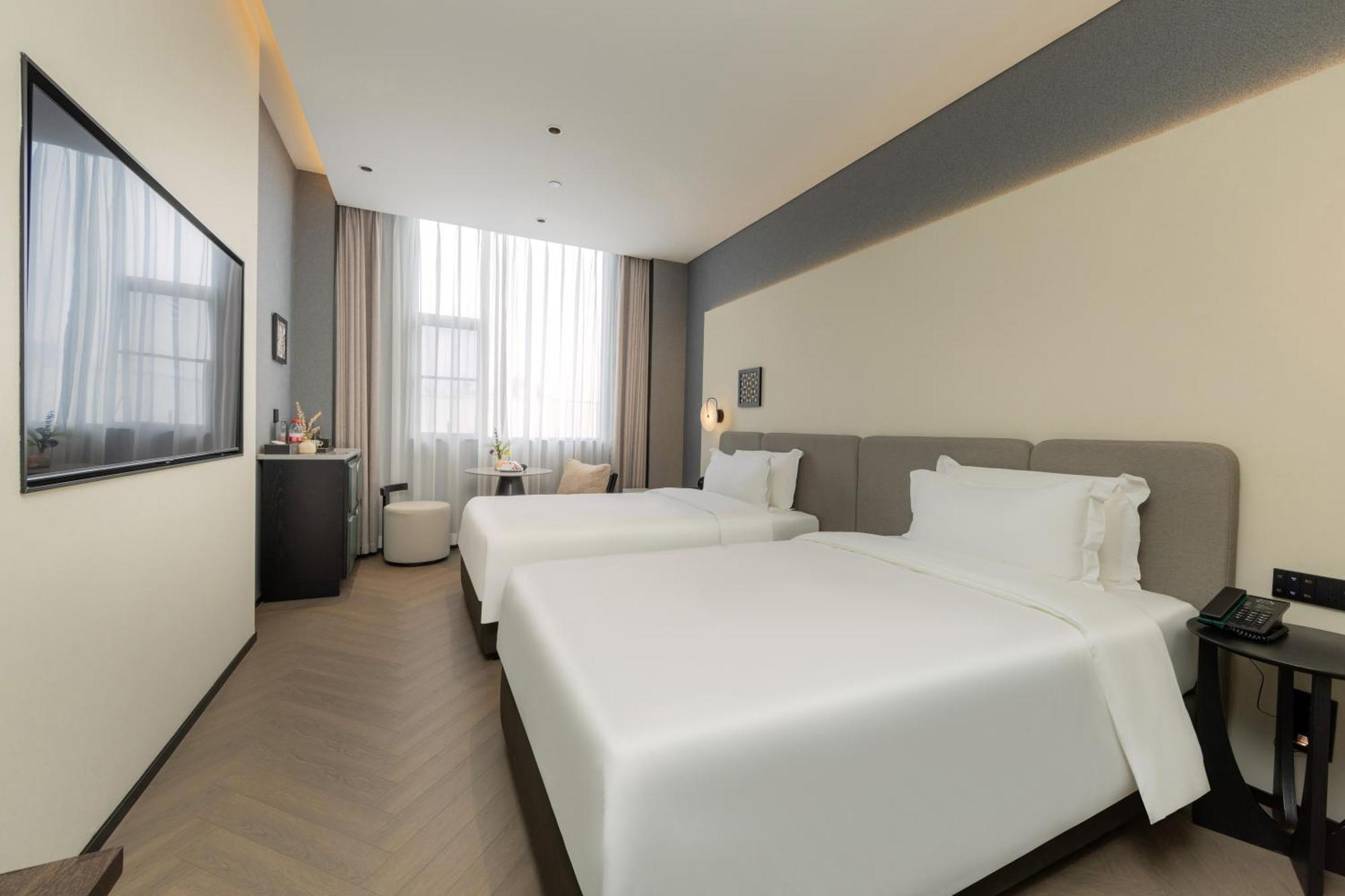 Shamian Island Yatland Hotel
