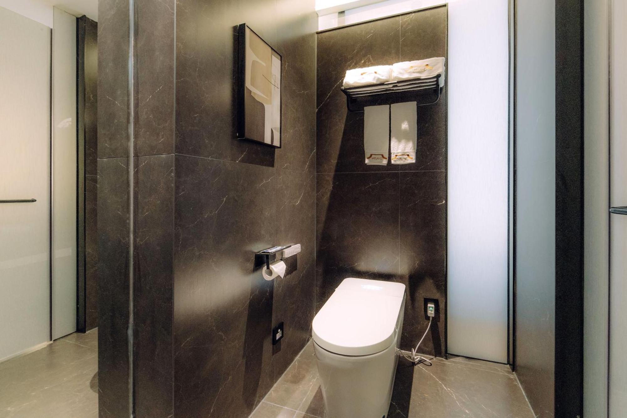 Shamian Island Yatland Hotel