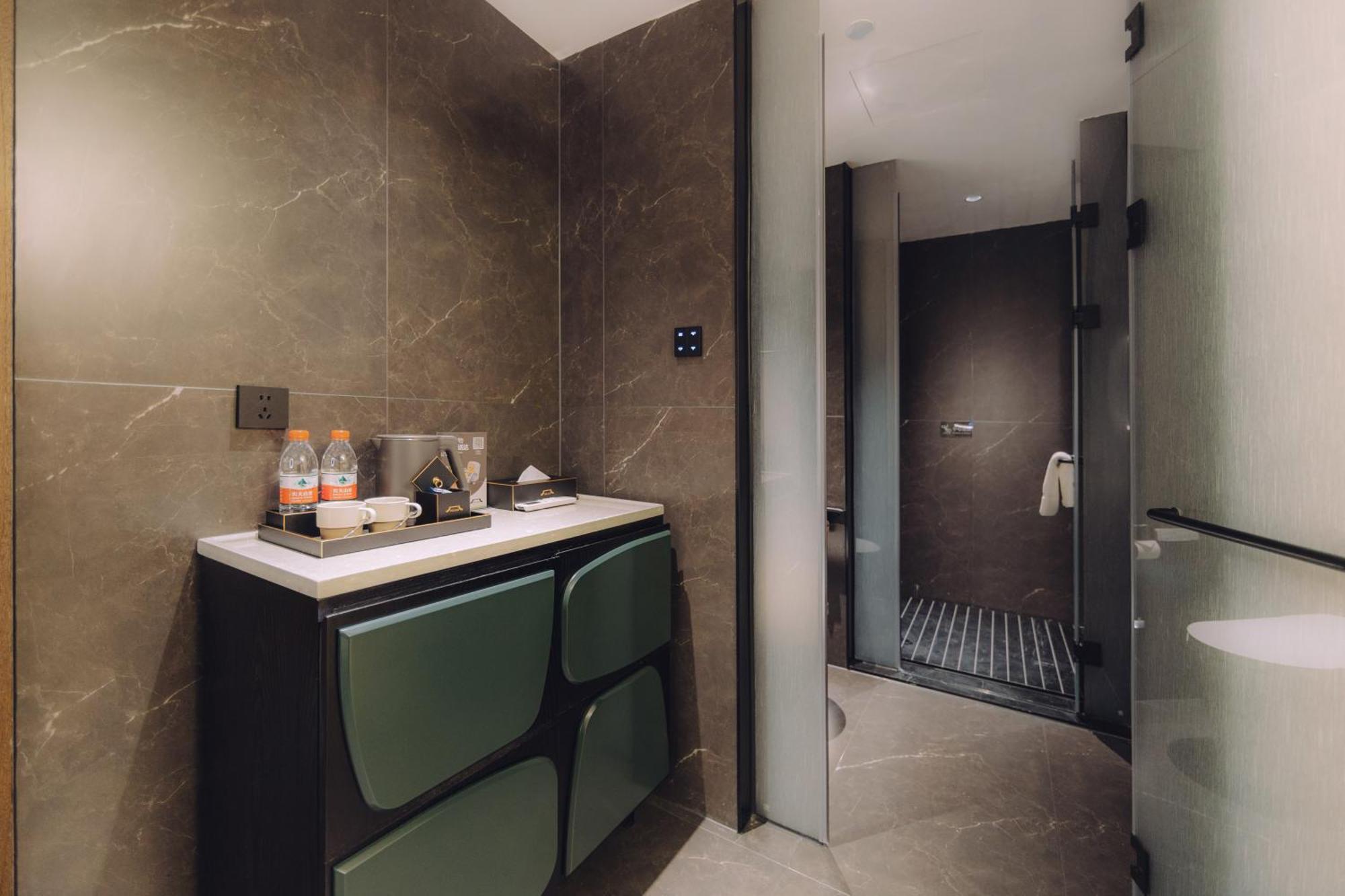 Shamian Island Yatland Hotel