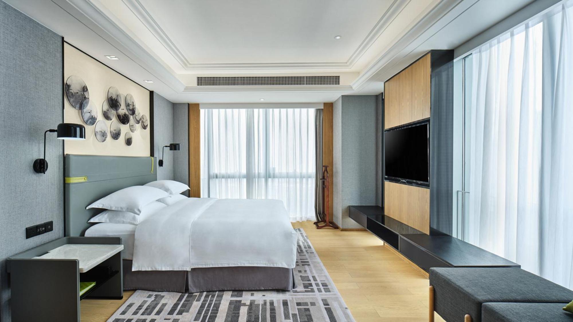 Hotel South - Fair Free Shuttle Bus, Near Metro Station, Nanhu Paradise