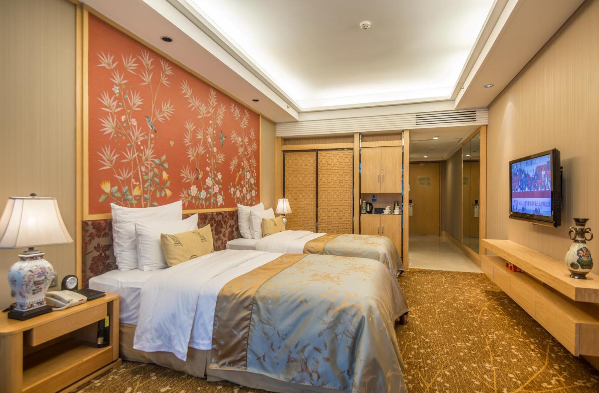Panyu Hotel 4*