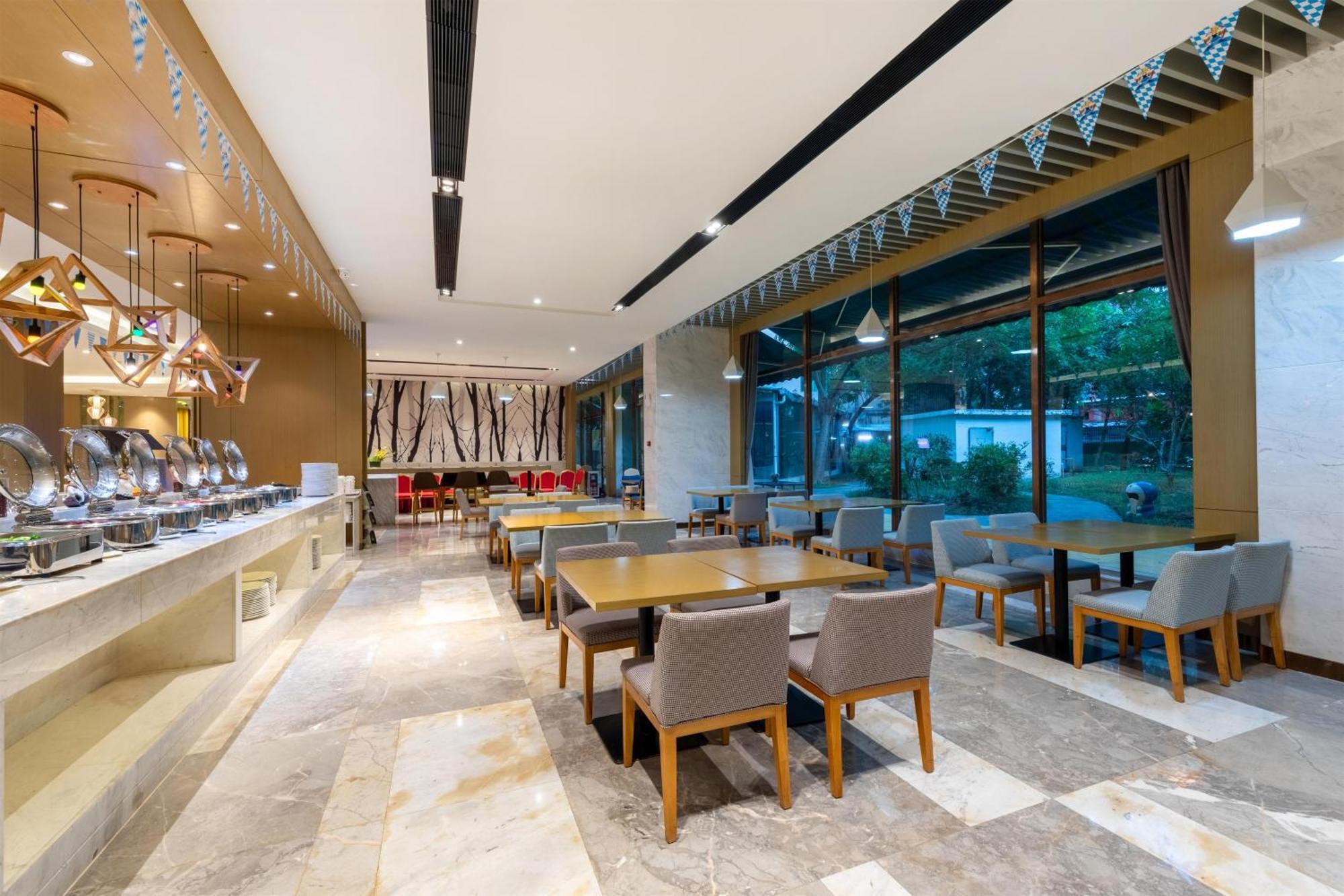 Guangzhou Baiyun Airport Rejoice By Argyle Hotel Rehe Metro Exit B --Free Shuttle Bus Is Provided During The 137Th Canton Fair Guangzhou