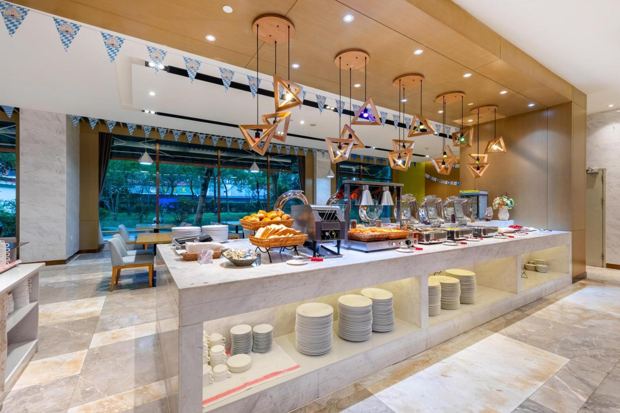 Hotel Guangzhou Baiyun Airport Rejoice By Argyle Hotel Rehe Metro Exit B --Free Shuttle Bus Is Provided During The 137Th Canton Fair