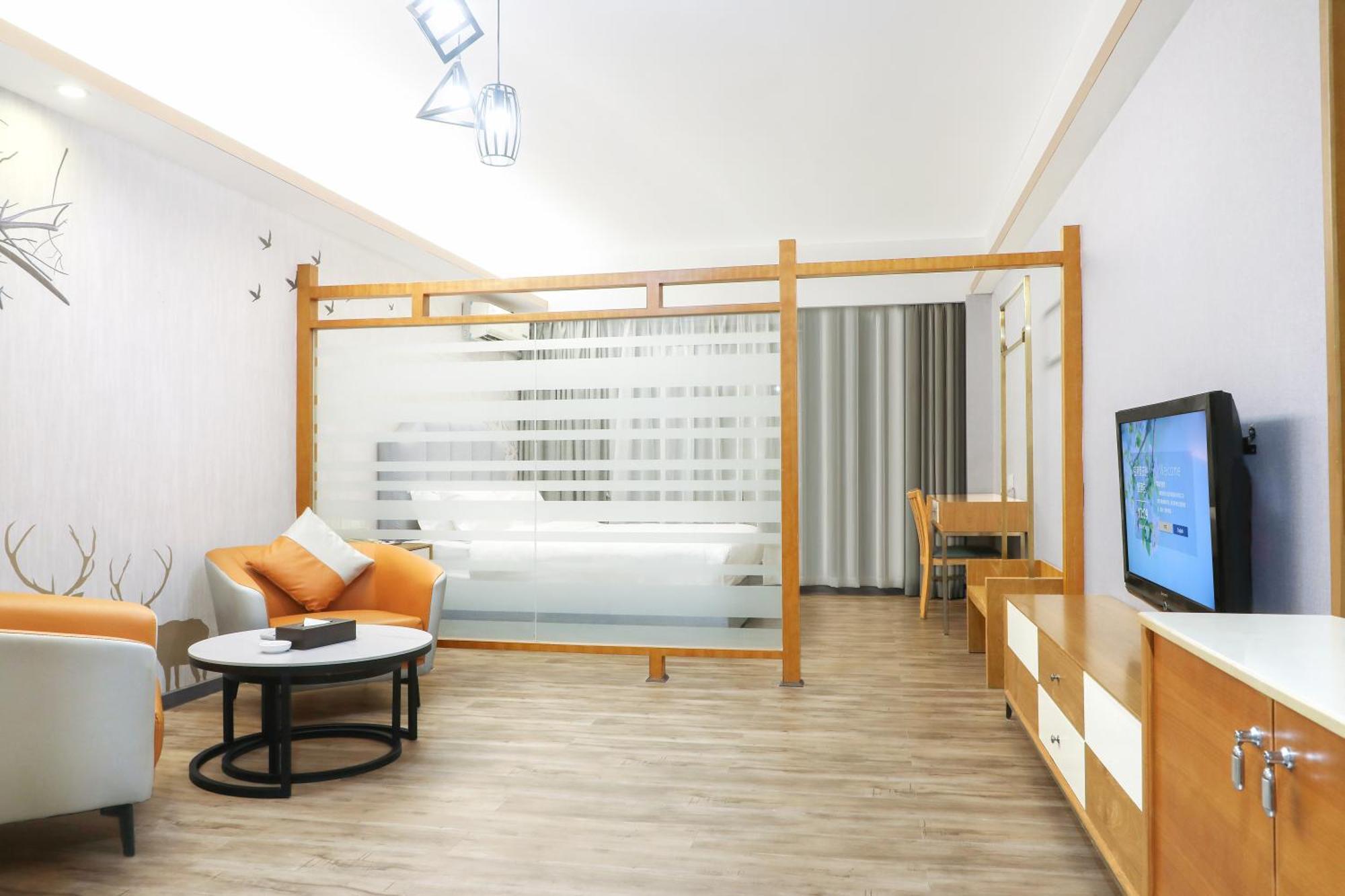 Hotel Holiday Villa 4*