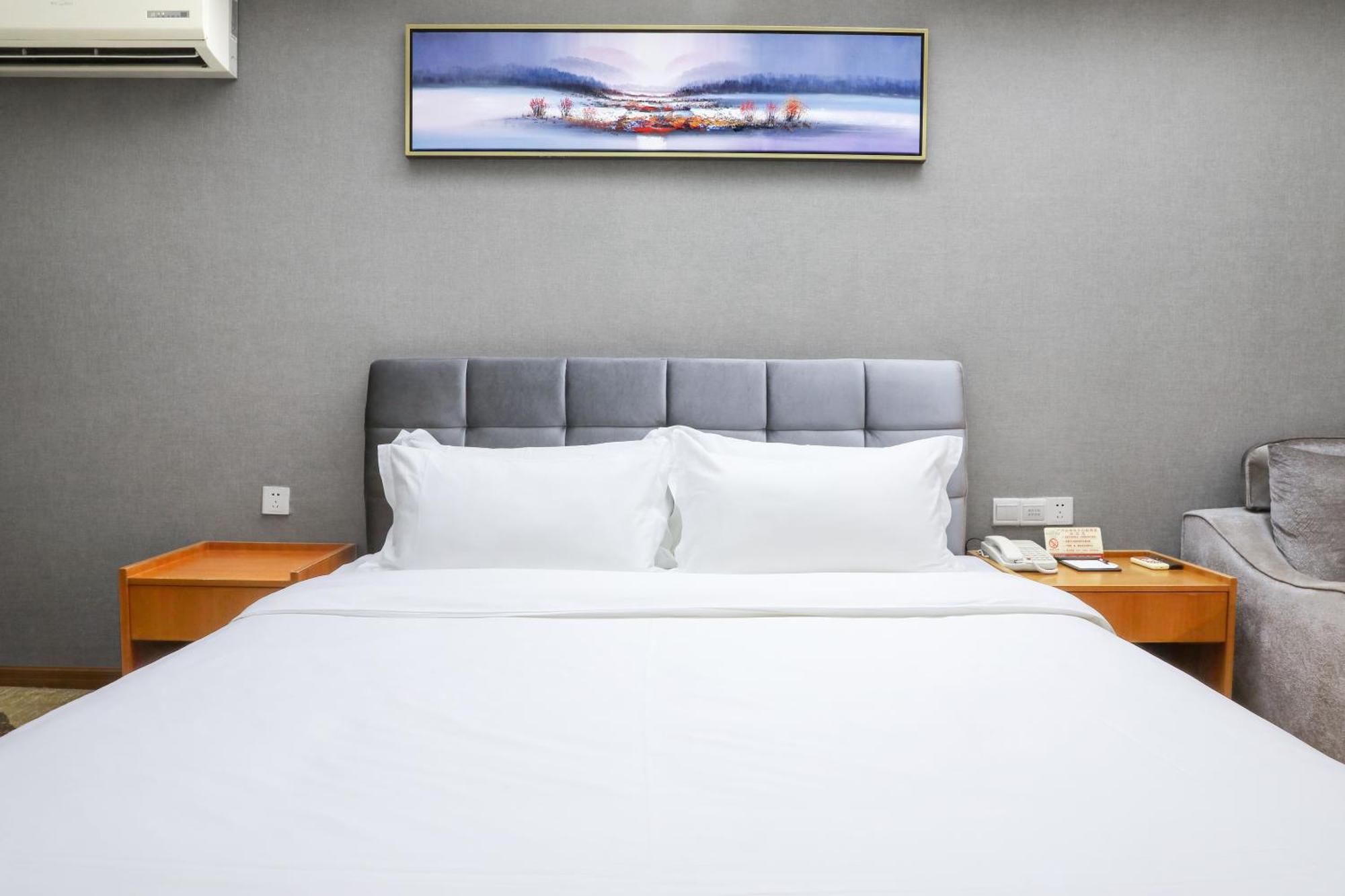 Hotel Holiday Villa