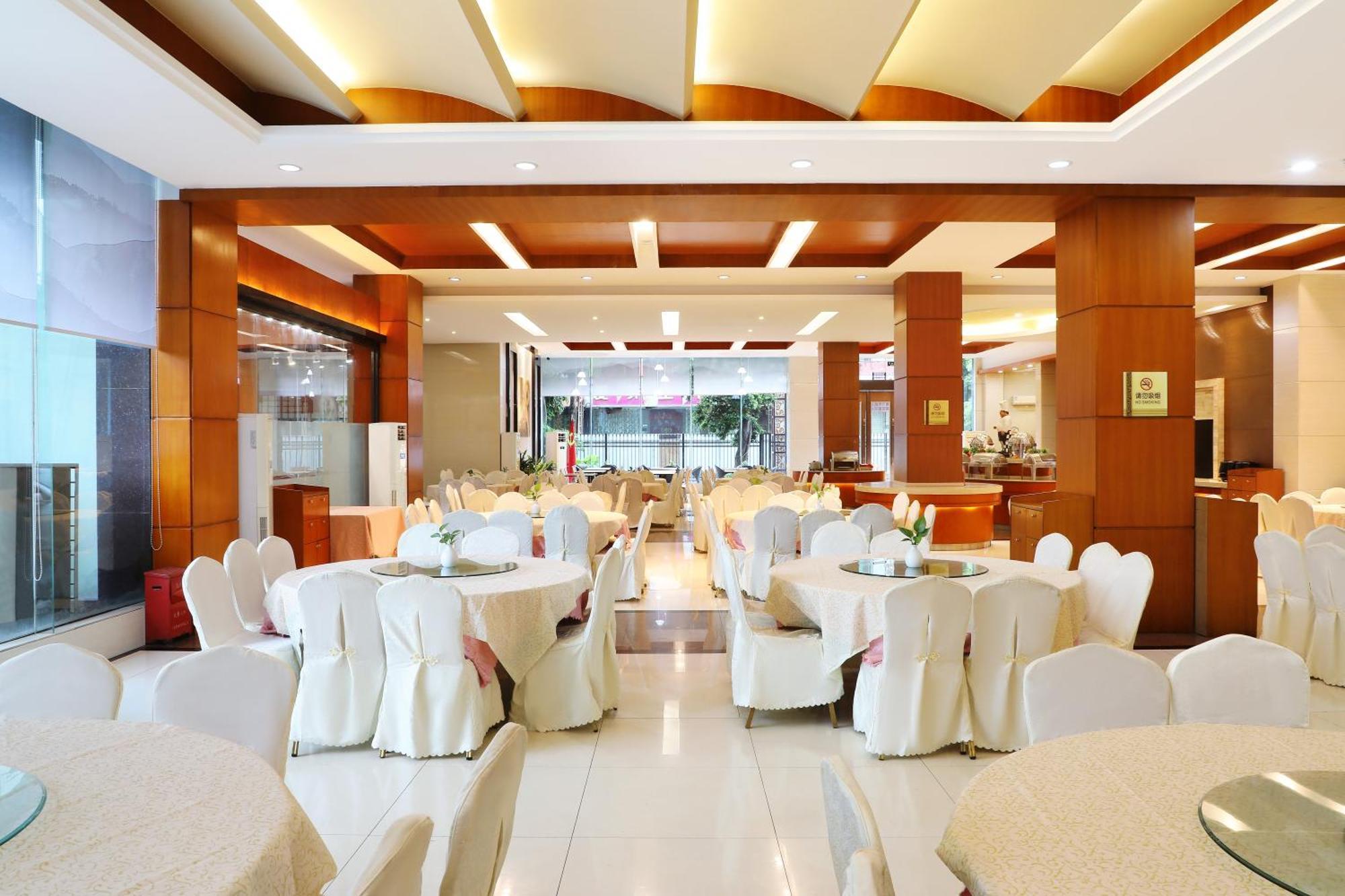 Hotel Holiday Villa