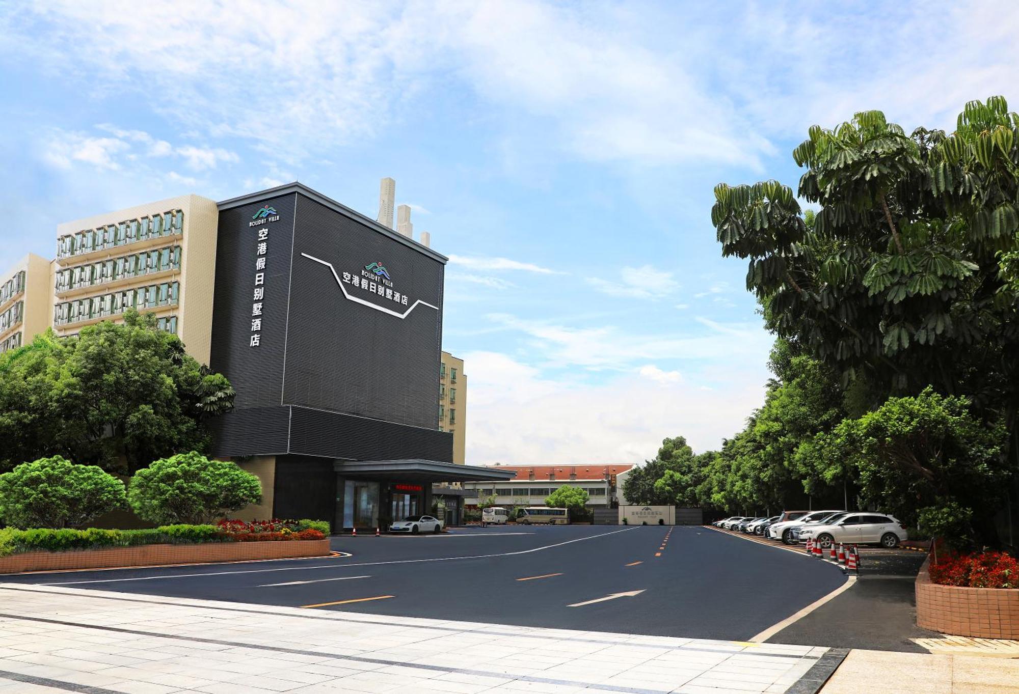 Hotel Holiday Villa 4*