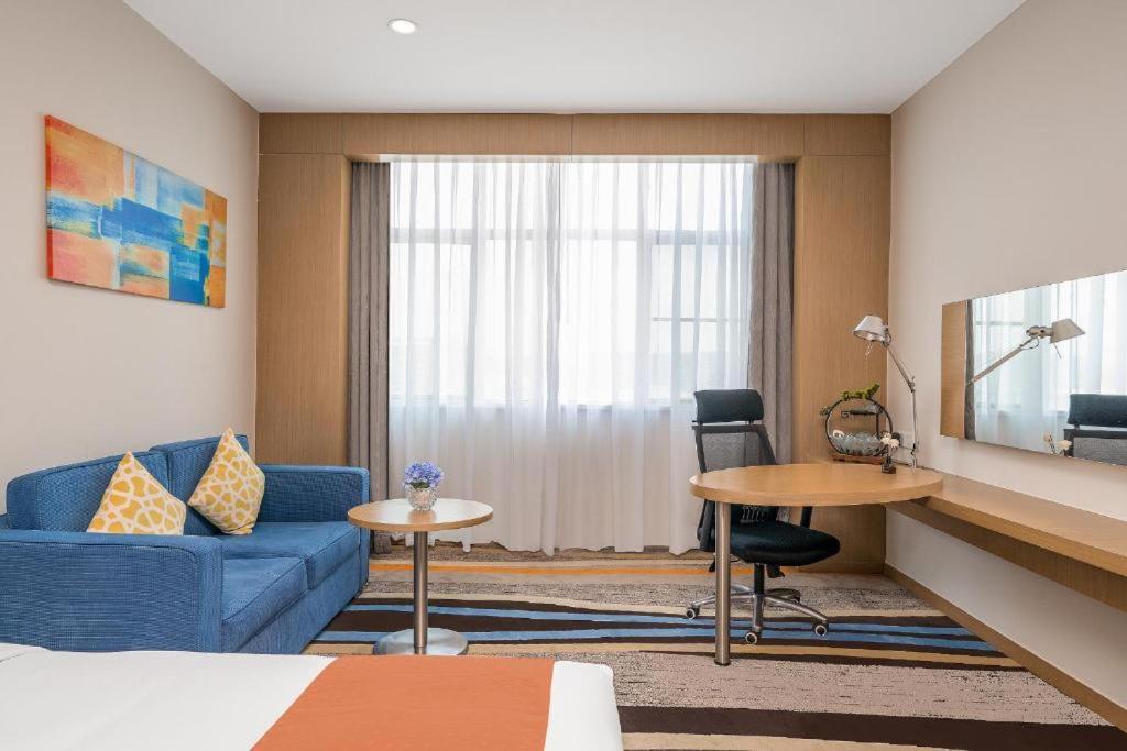 Guangzhou Baiyun Airport Rejoice By Argyle Hotel Rehe Metro Exit B --Free Shuttle Bus Is Provided During The 137Th Canton Fair Guangzhou