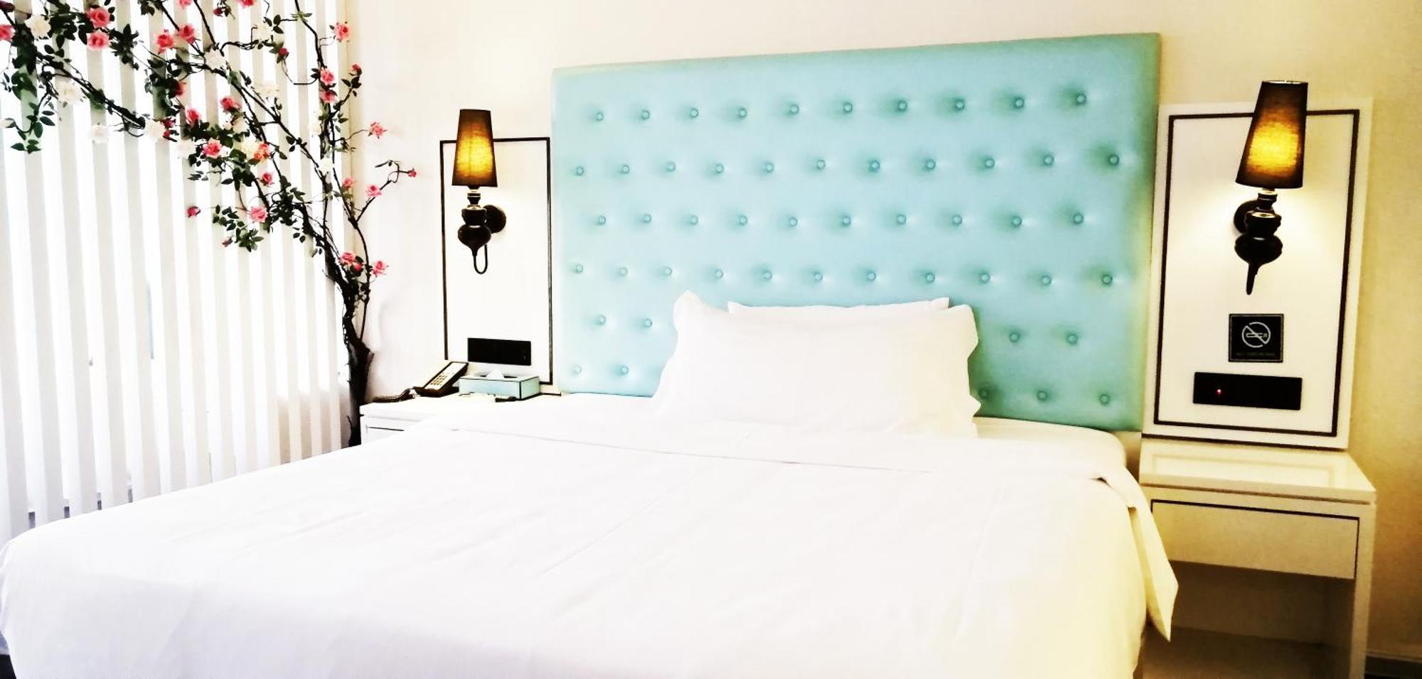 Xana Elegant Shixi Metro Station Branch Hotel 4*