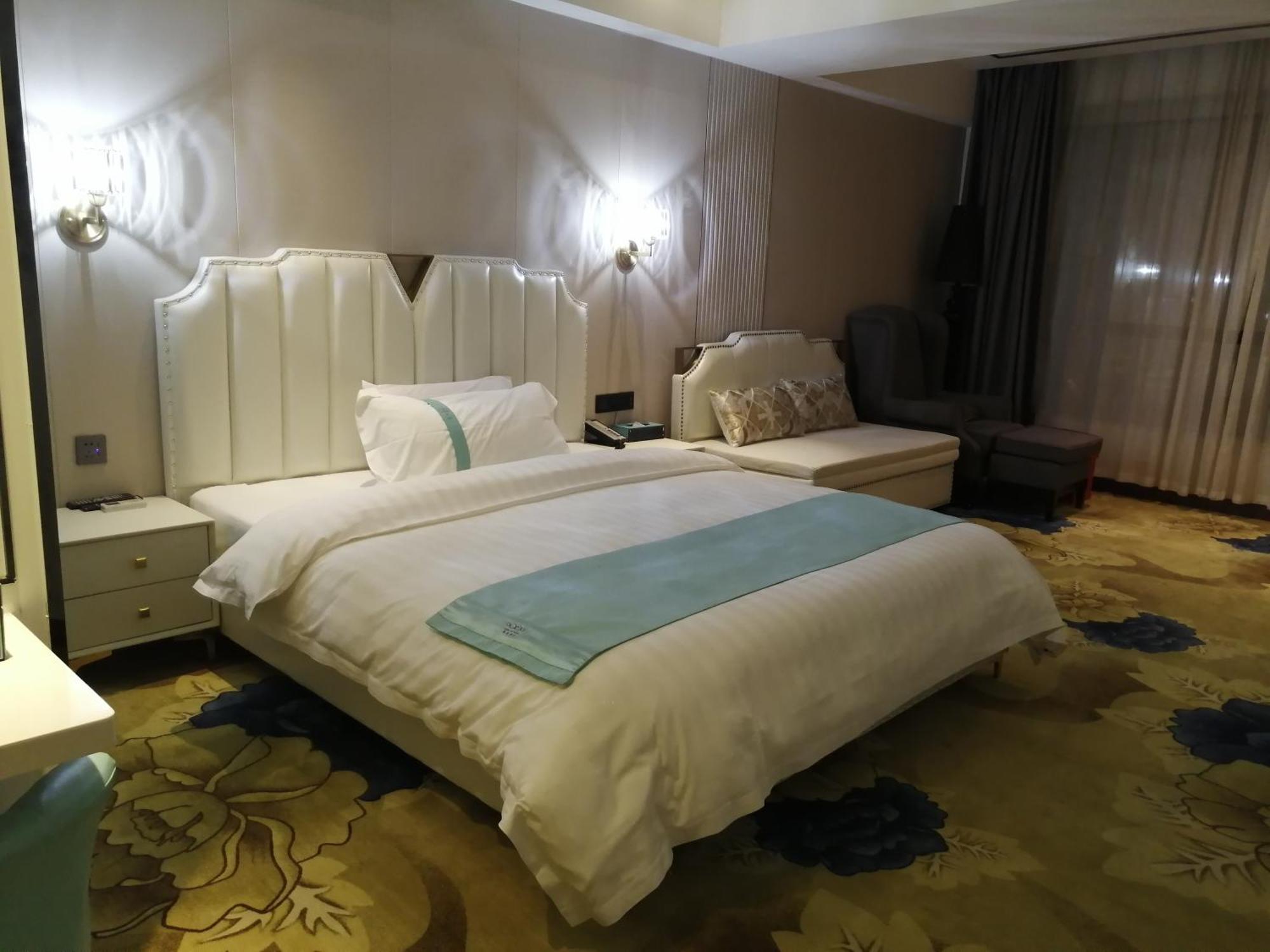 Xana Elegant Shixi Metro Station Branch Hotel