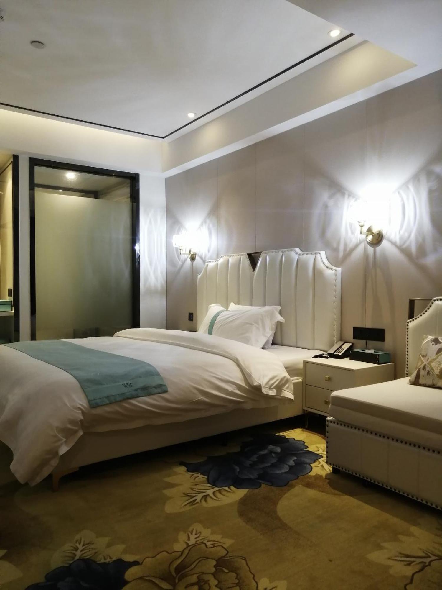 Hotel Xana Elegant Shixi Metro Station Branch 4*