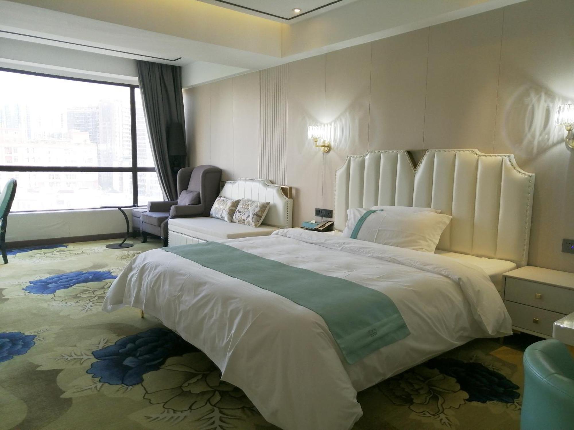 Hotel Xana Elegant Shixi Metro Station Branch 4*