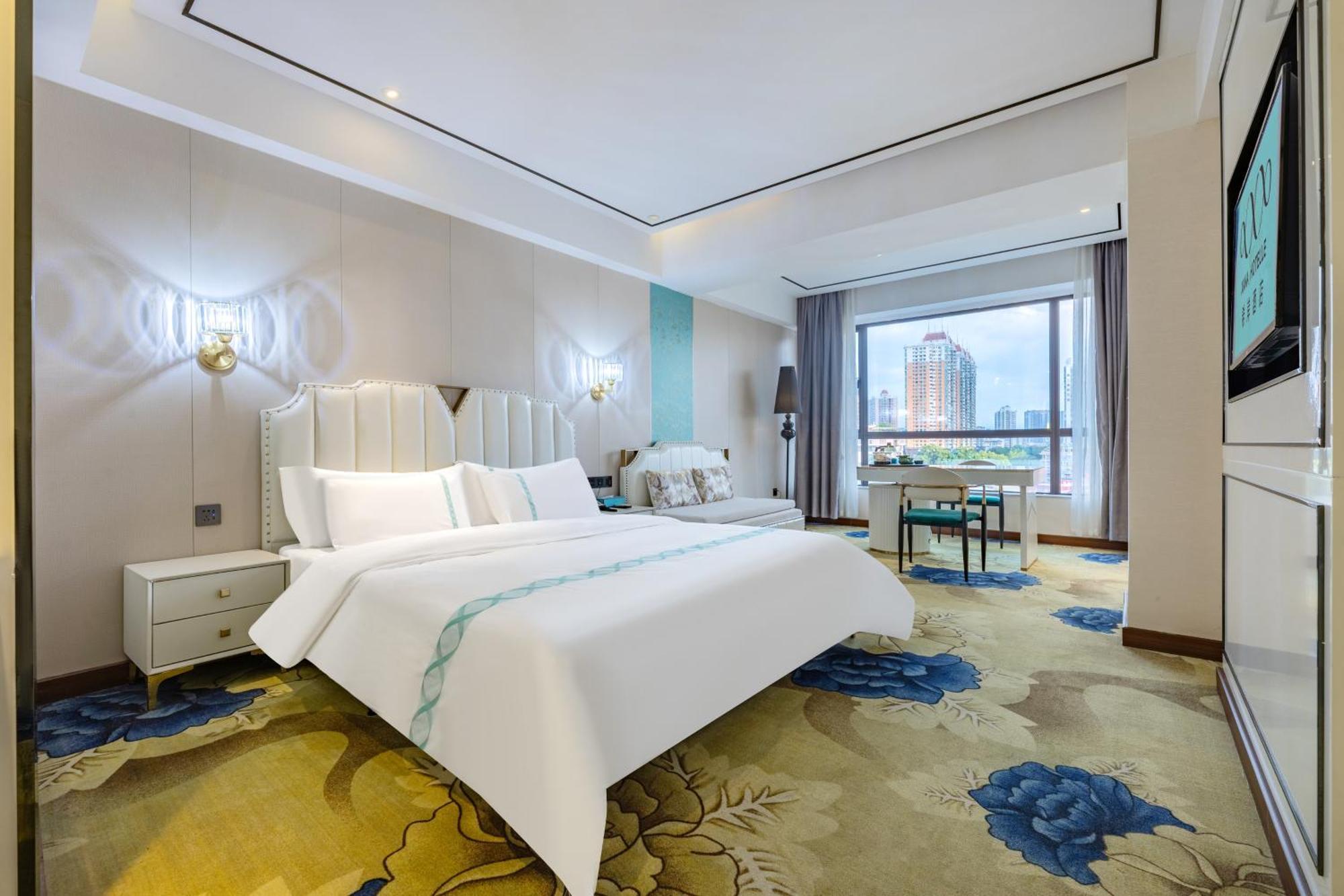 Xana Elegant Shixi Metro Station Branch 4*