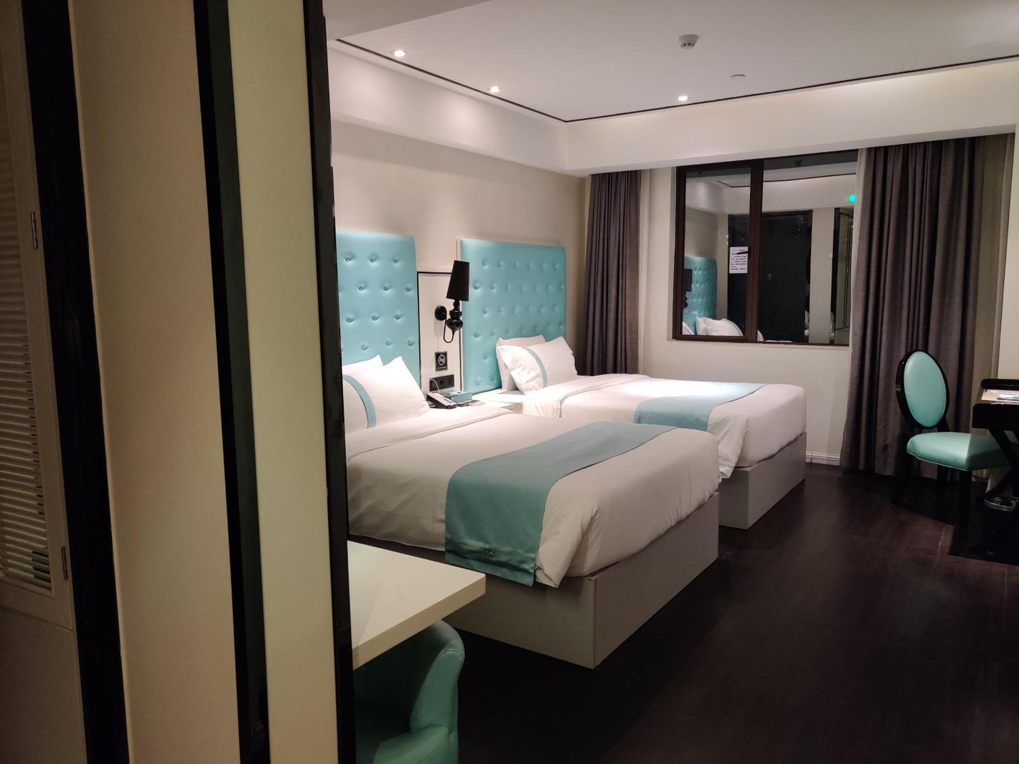 Xana Elegant Shixi Metro Station Branch Hotel 4*