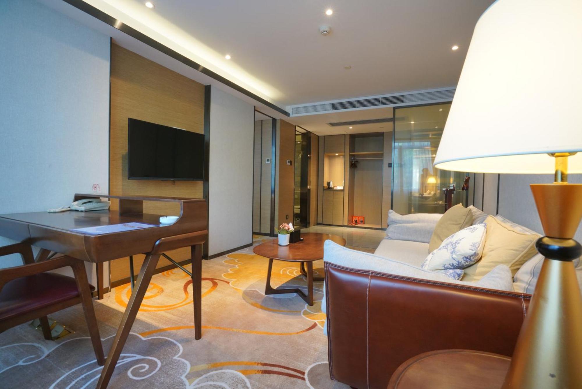 Guangdong Baiyun Hotel 3*