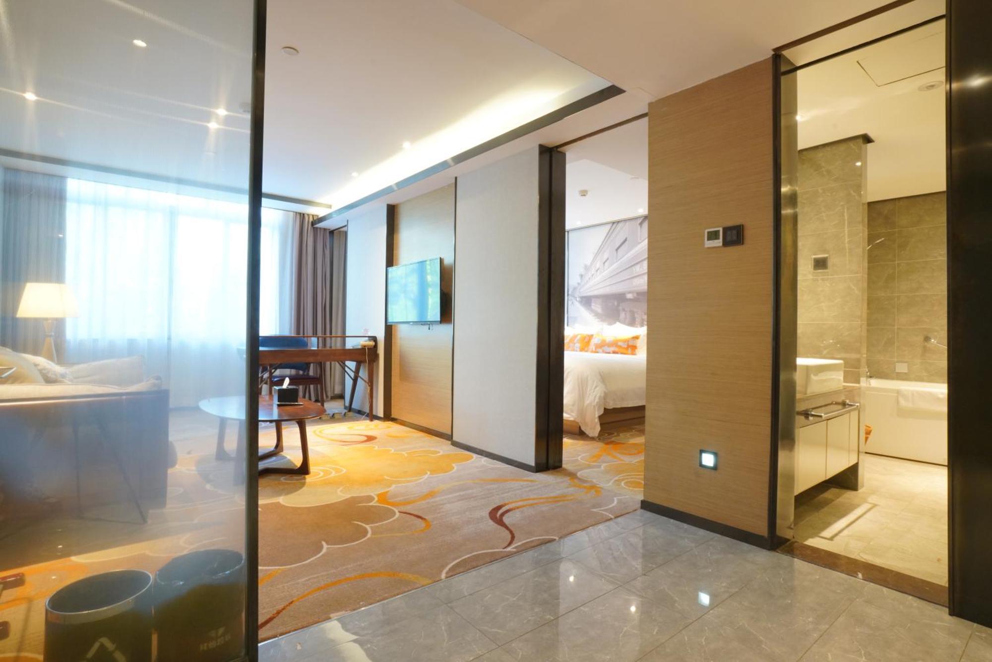 Guangdong Baiyun Hotel 3*