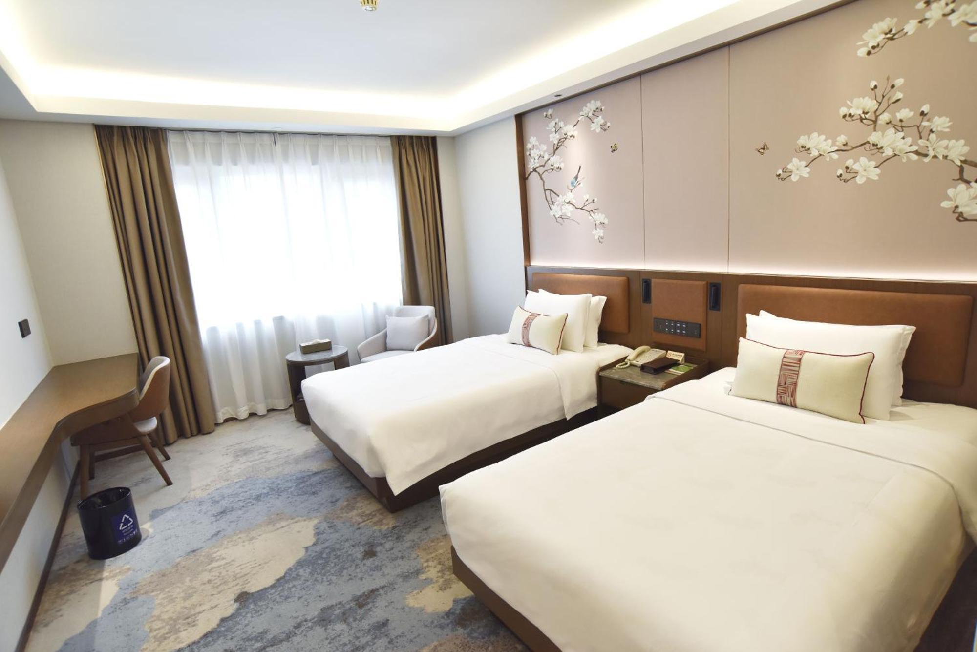 Guangdong Hotel-free Shuttle & Registration Counter Service During Fair 4*