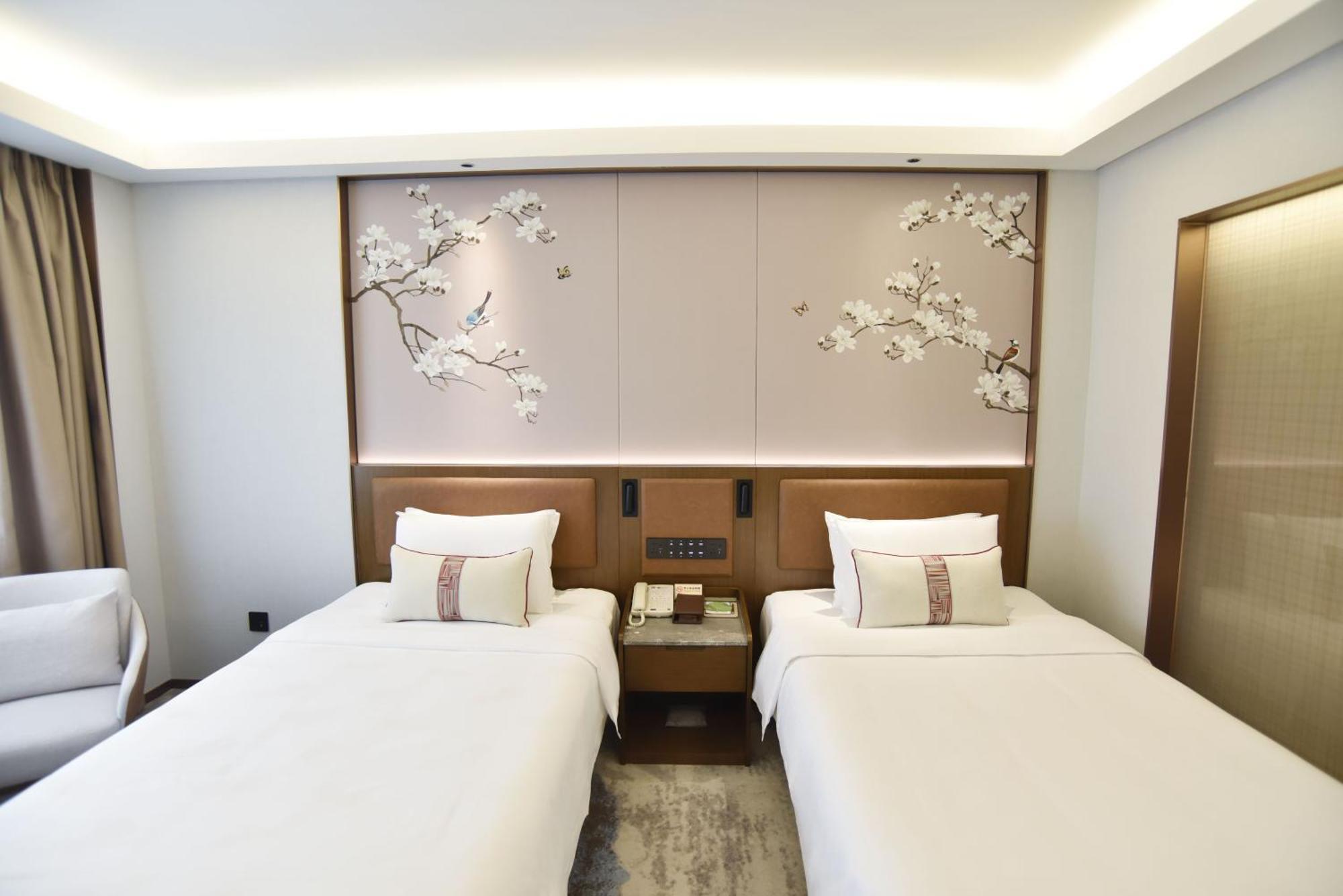 Hotel Guangdong Hotel-free Shuttle & Registration Counter Service During Fair