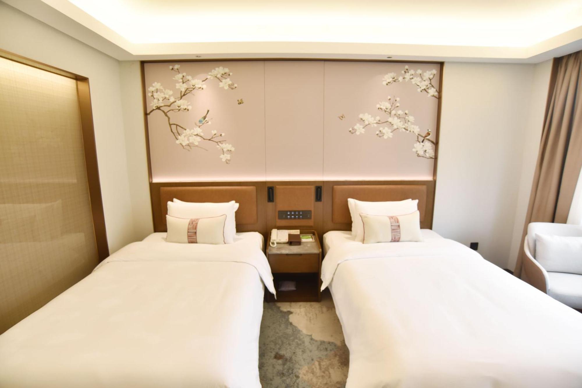 Hotel Guangdong Hotel-free Shuttle & Registration Counter Service During Fair 4*