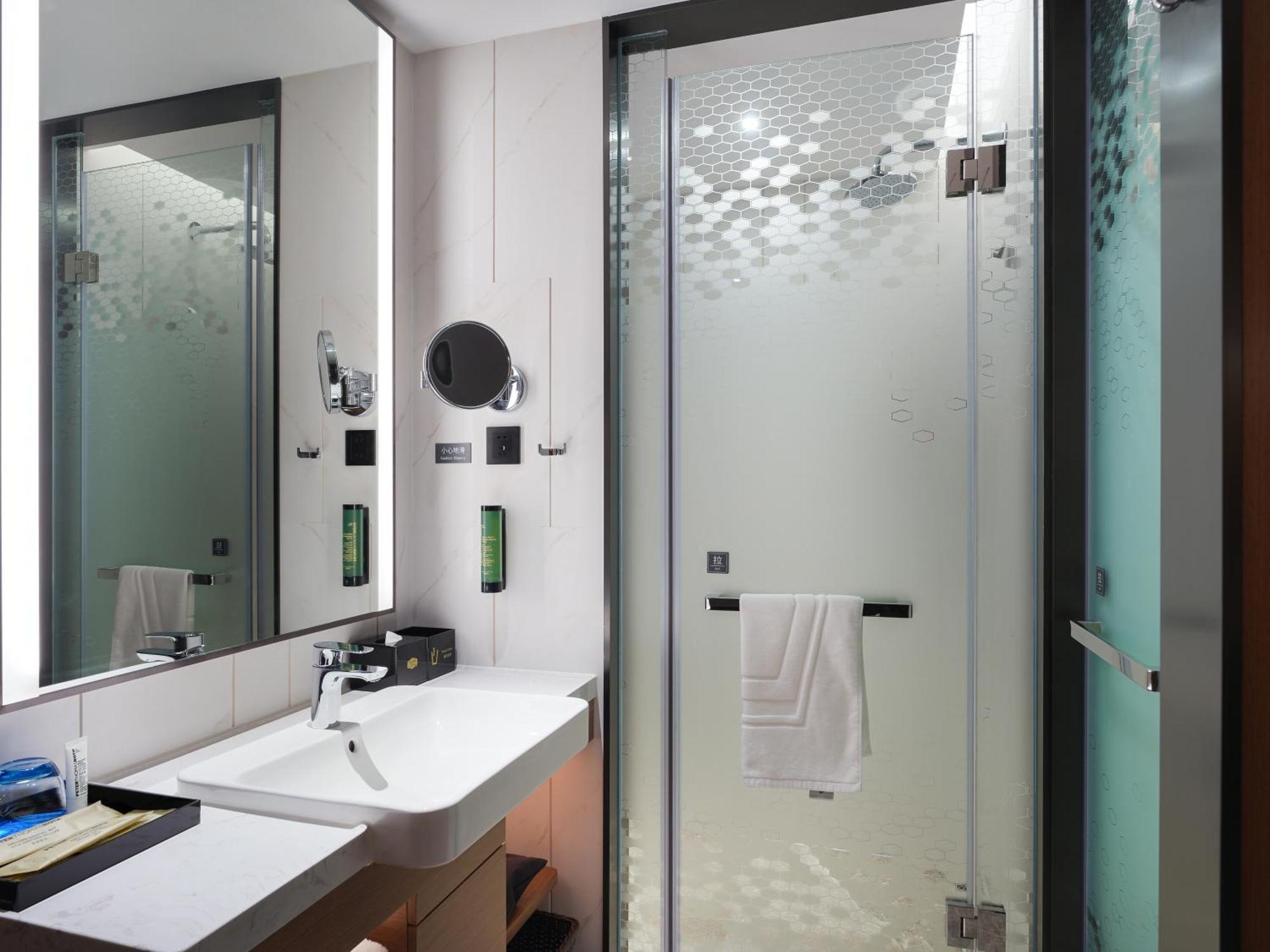 Hotel Hampton By Hilton Wenchong 4*