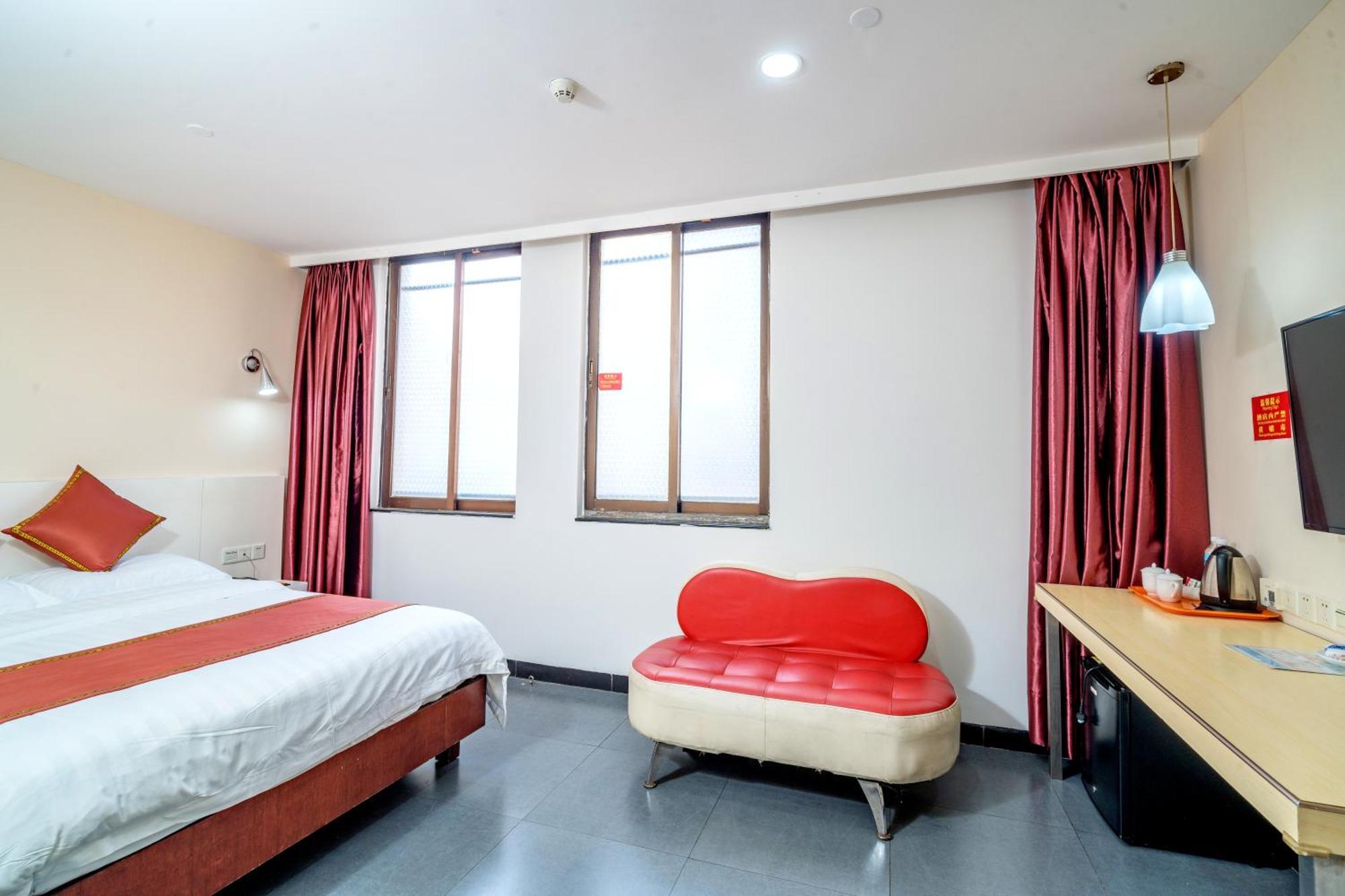 Ln Whitehouse Hotel