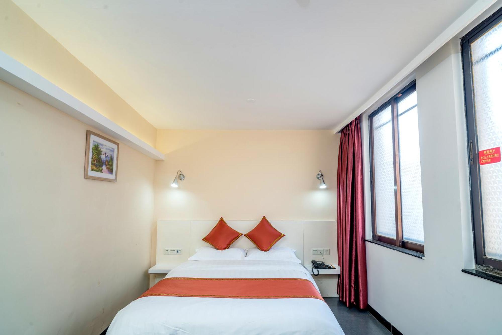 Hotel Ln Whitehouse