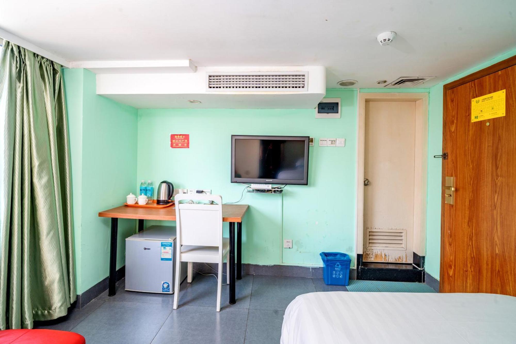 Ln Whitehouse Hotel