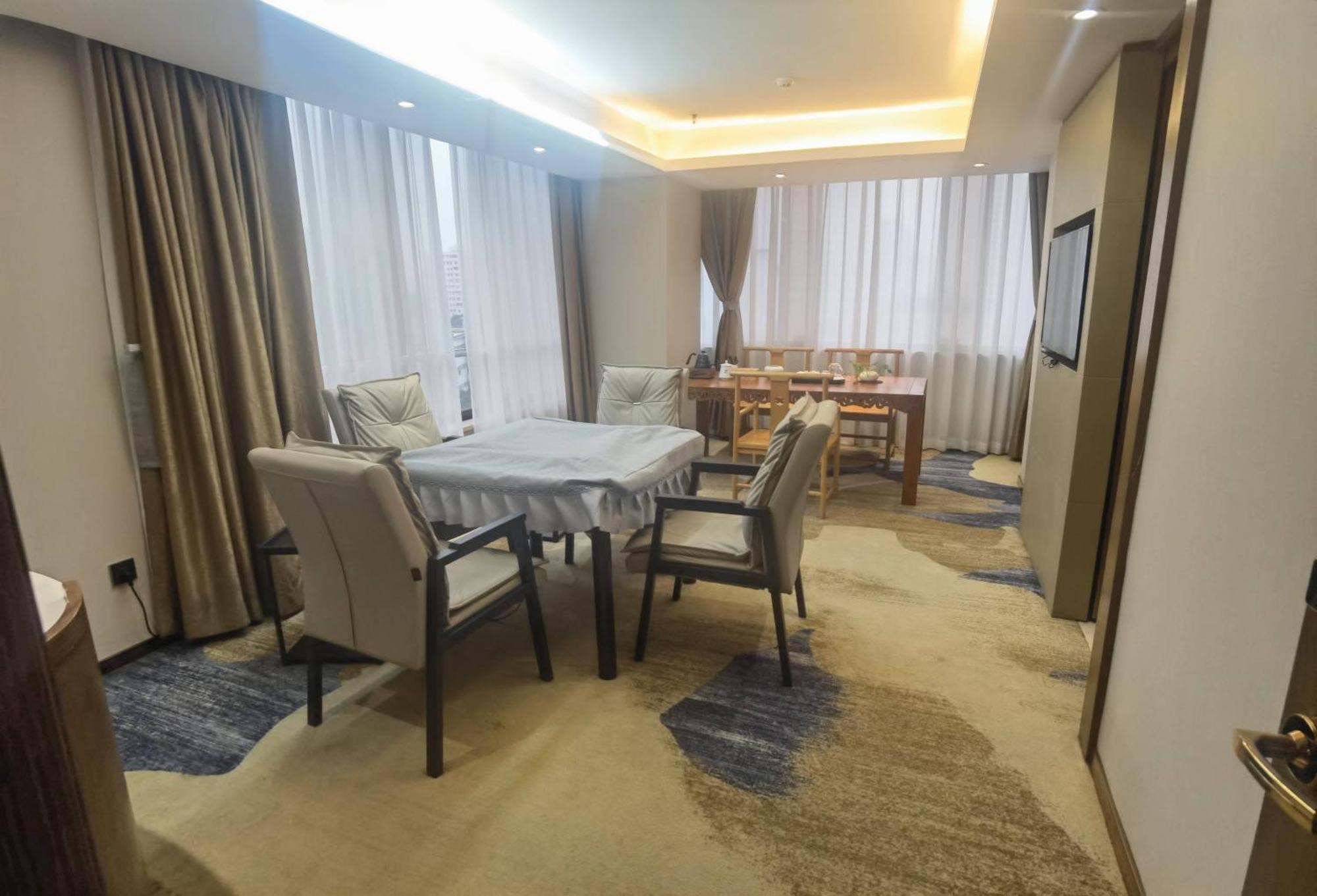 Kaiserdom Hotel: Tower Views & Fair Shuttle Service 3*