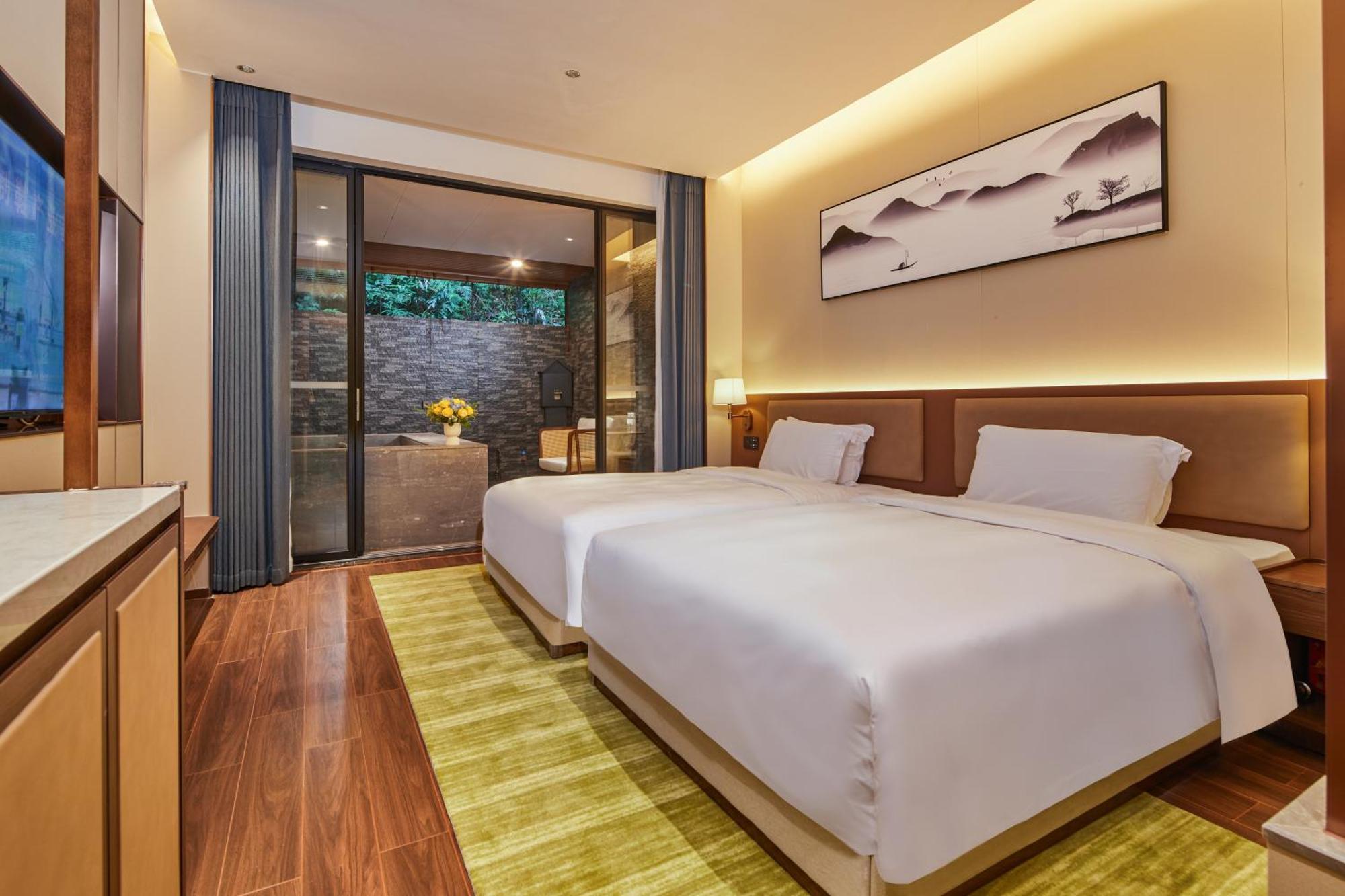 Guangdong Hot Spring Hotel 4*