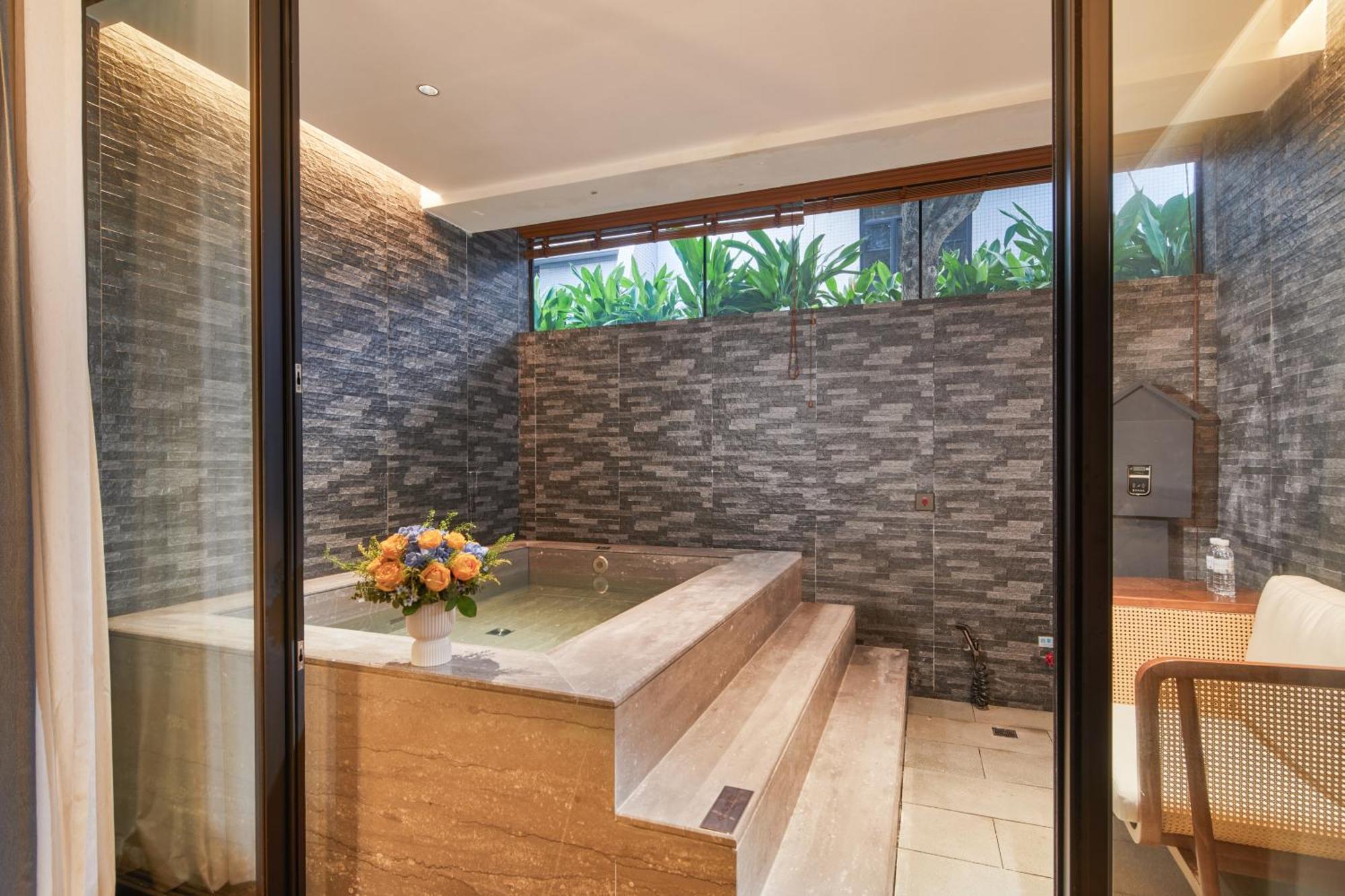 Guangdong Hot Spring Hotel 4*