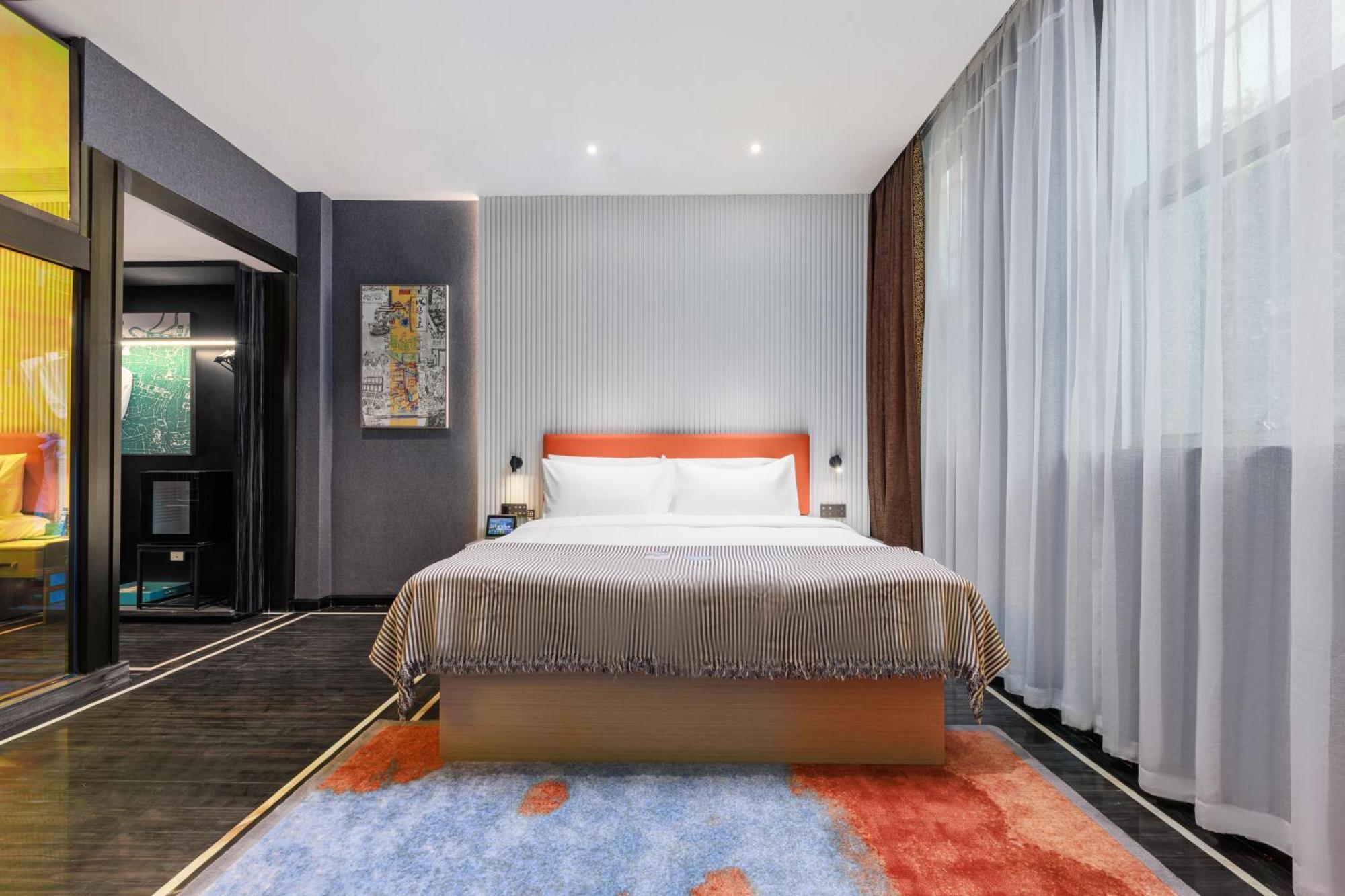 Citynote - Donghu Metro Station Pearl River Night Tour Dashatou Pier Shop Hotel